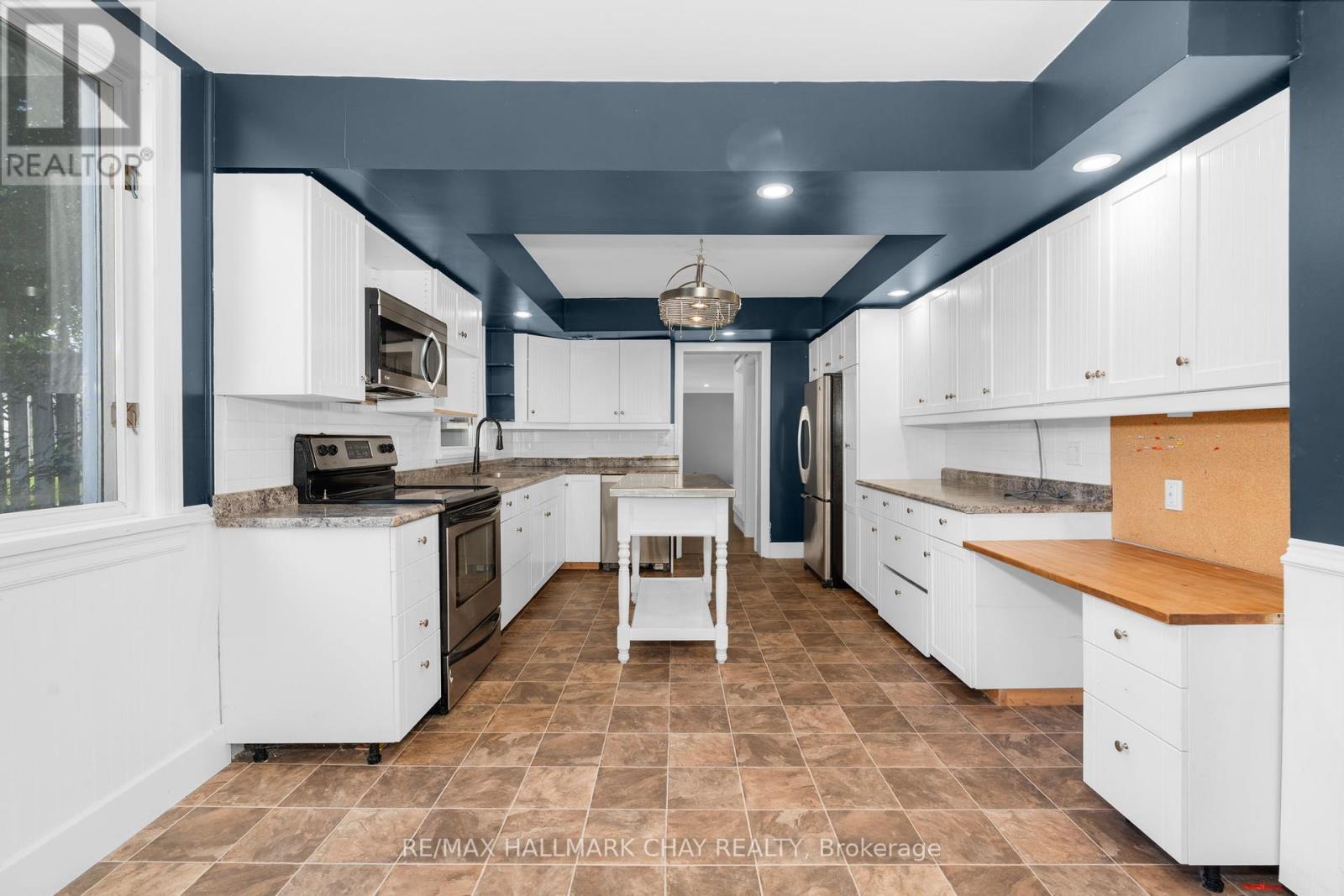 3127 Penetanguishene Road, Oro-Medonte, Ontario  L4M 4Y8 - Photo 5 - S12378962