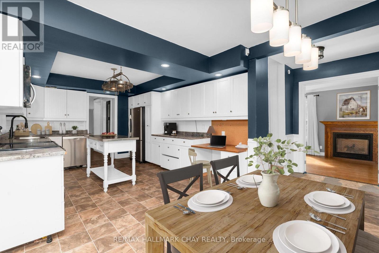 3127 Penetanguishene Road, Oro-Medonte, Ontario  L4M 4Y8 - Photo 4 - S12378962