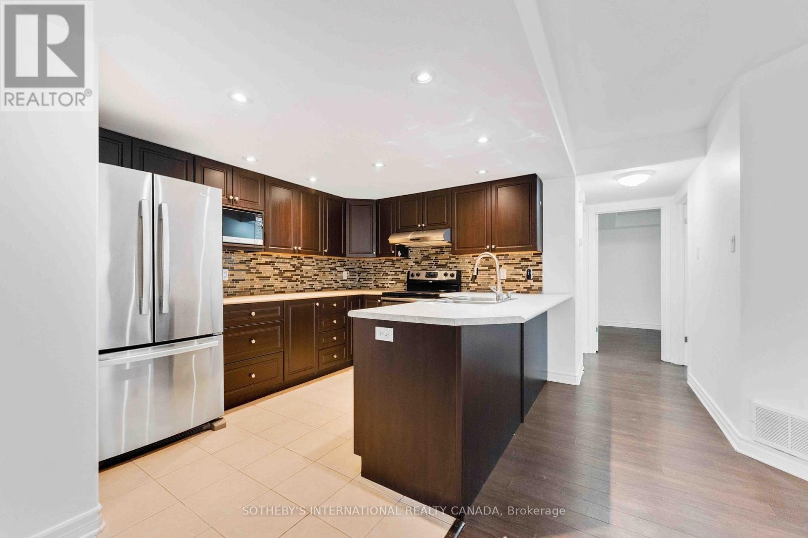 18 - 1238 Marenger Street, Ottawa, Ontario  K1C 1S2 - Photo 3 - X12379358