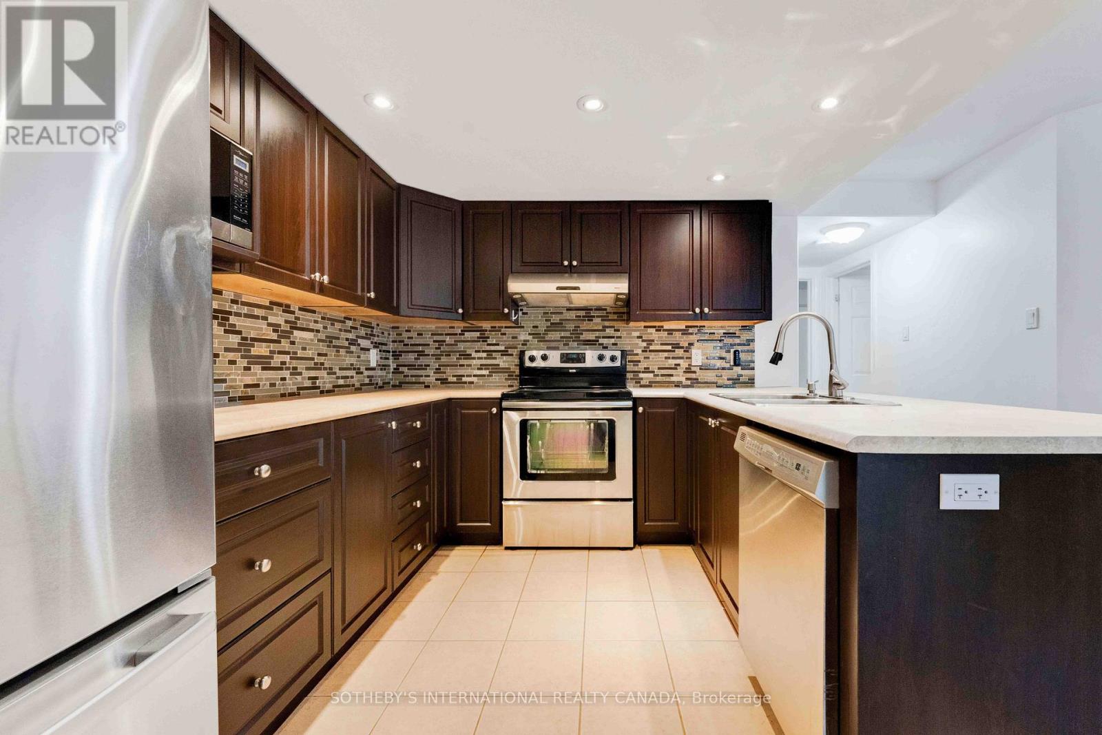 18 - 1238 Marenger Street, Ottawa, Ontario  K1C 1S2 - Photo 4 - X12379358