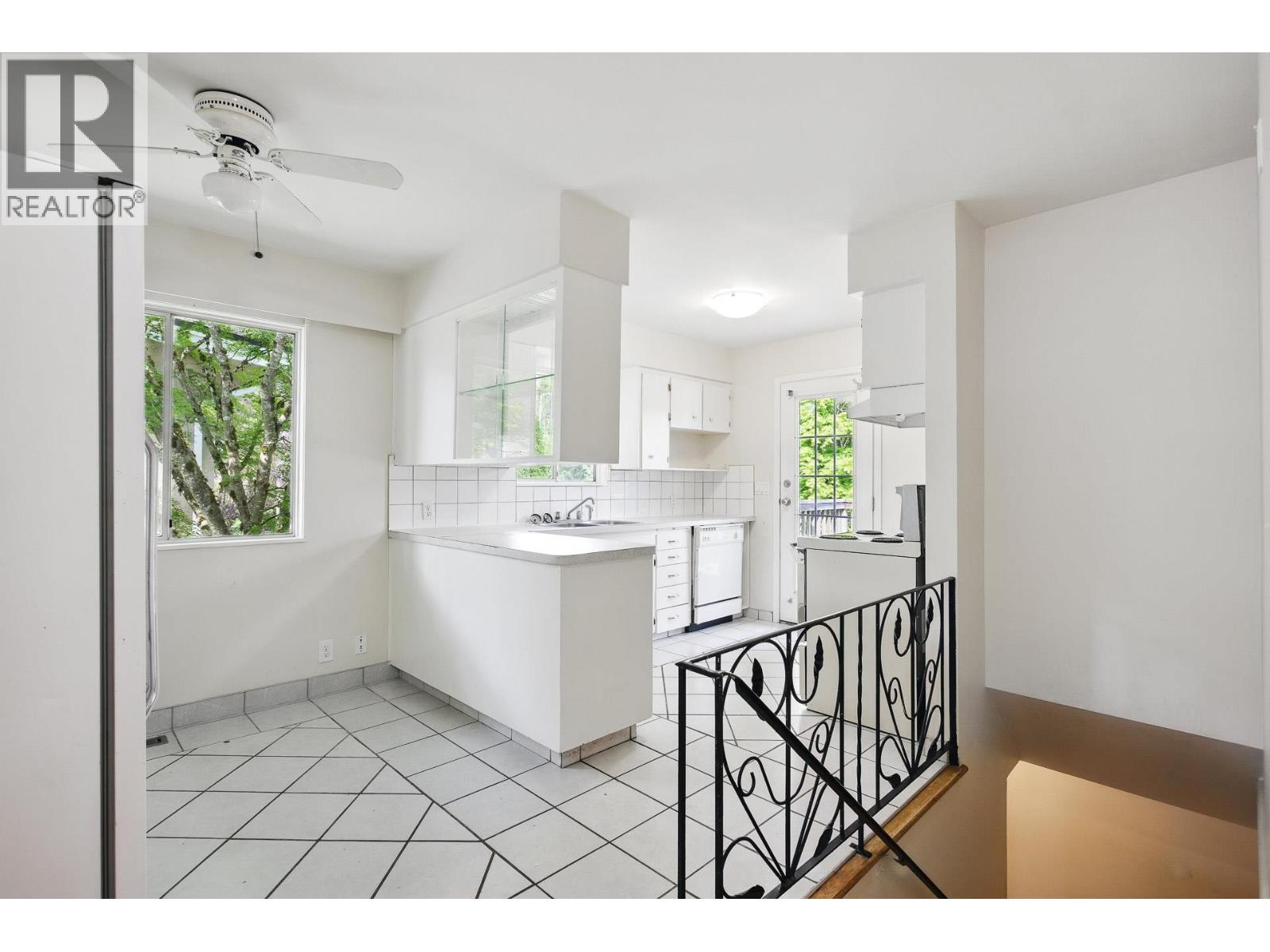 3654 Flint Street, Port Coquitlam, British Columbia  V3B 4J8 - Photo 10 - R3043491