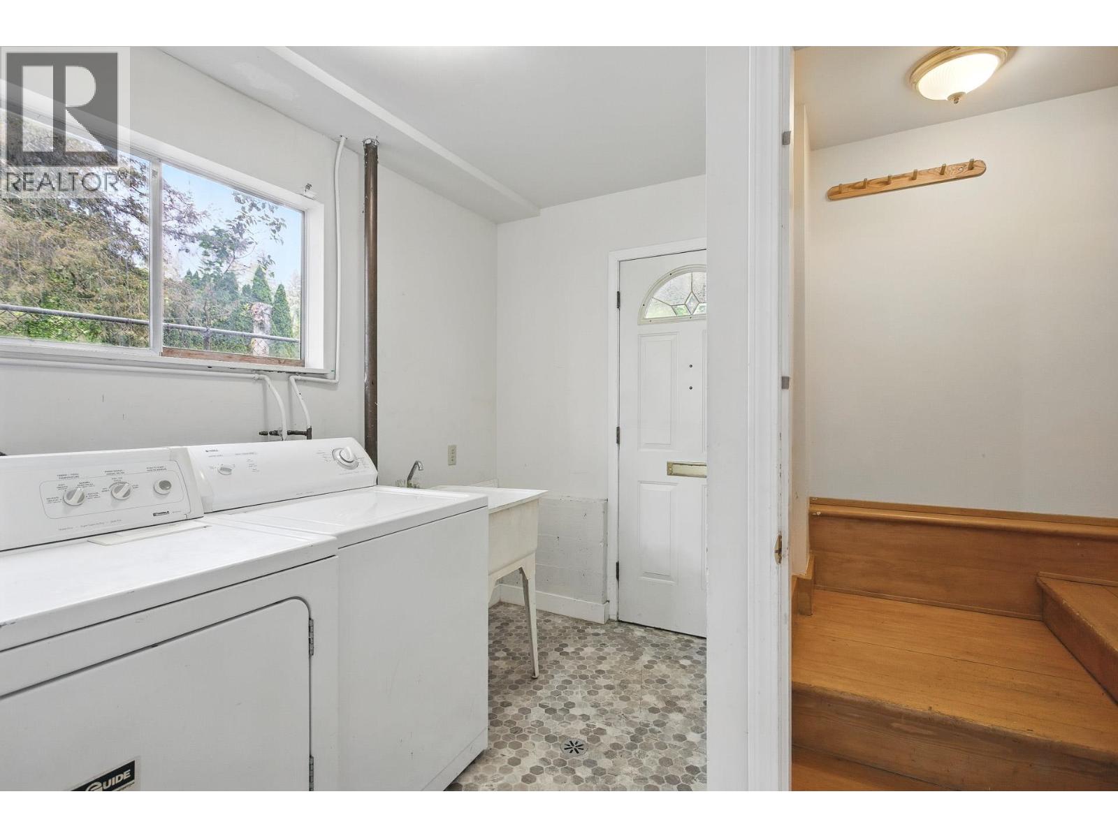 3654 Flint Street, Port Coquitlam, British Columbia  V3B 4J8 - Photo 19 - R3043491