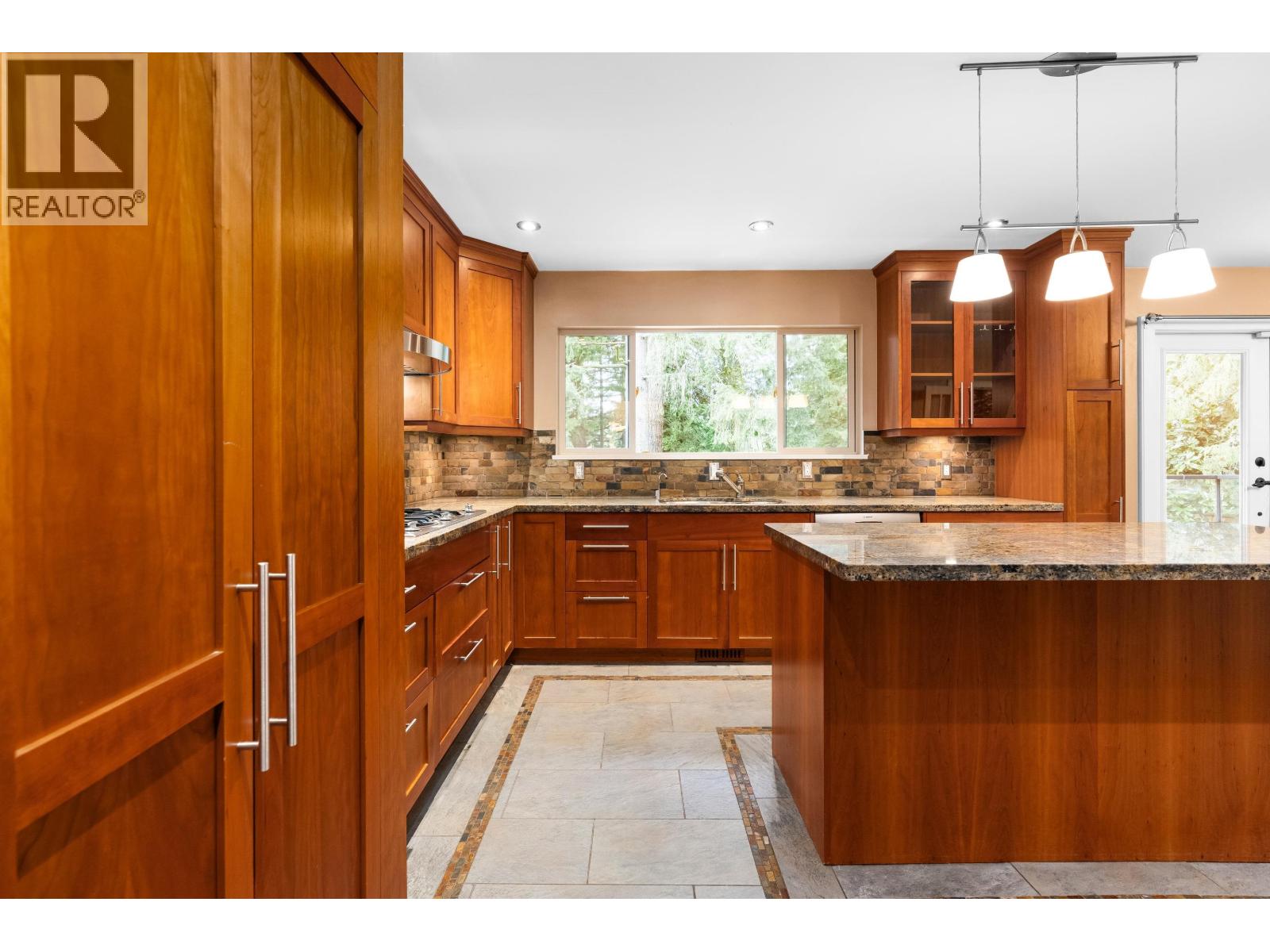 4793 Capilano Road, North Vancouver, British Columbia  V7R 4K2 - Photo 15 - R3043497