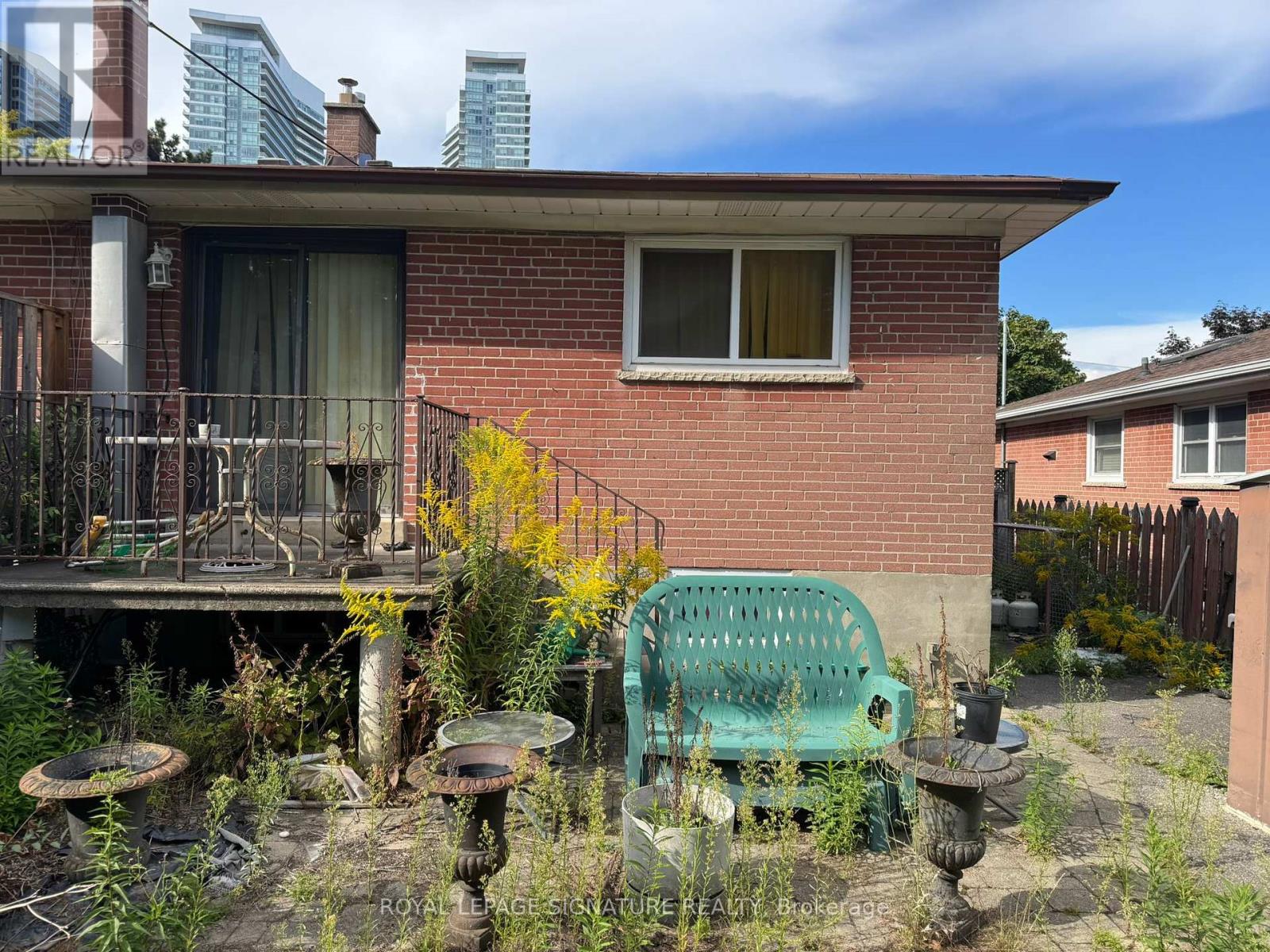 215 Woodsworth Road, Toronto, Ontario  M2L 2T5 - Photo 5 - C12379363