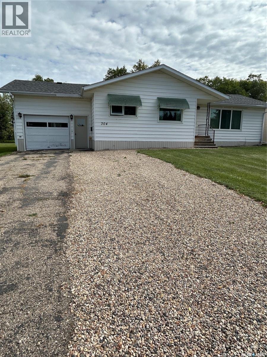 304 Prouse STREET, Kelvington, Saskatchewan