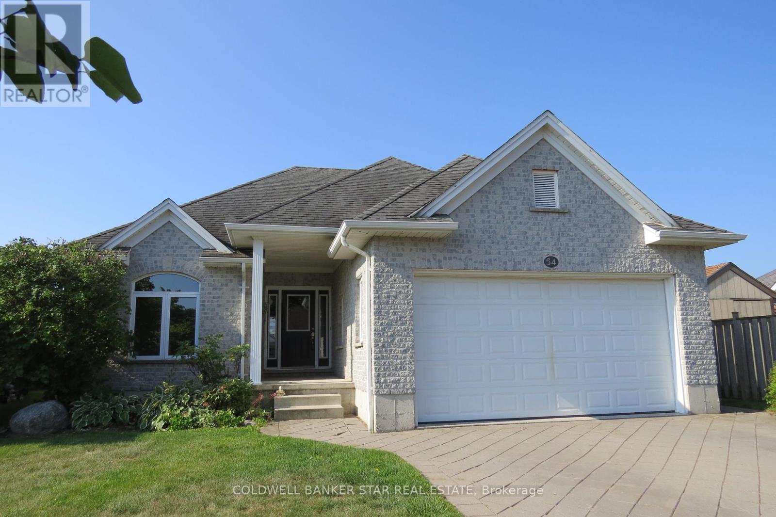 54 Treadwell Street, Aylmer, Ontario  N5H 3J5 - Photo 2 - X12379368