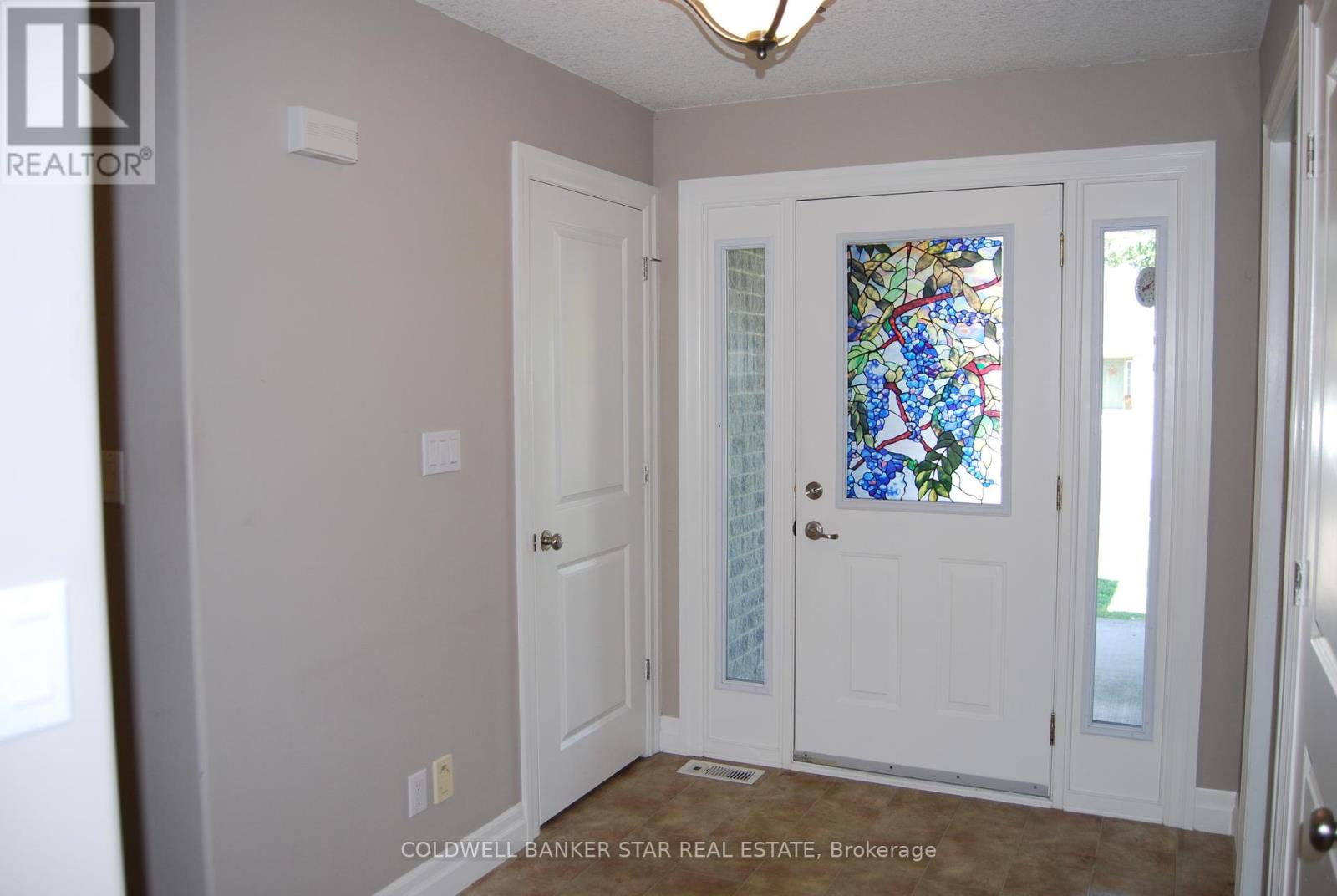 54 Treadwell Street, Aylmer, Ontario  N5H 3J5 - Photo 3 - X12379368