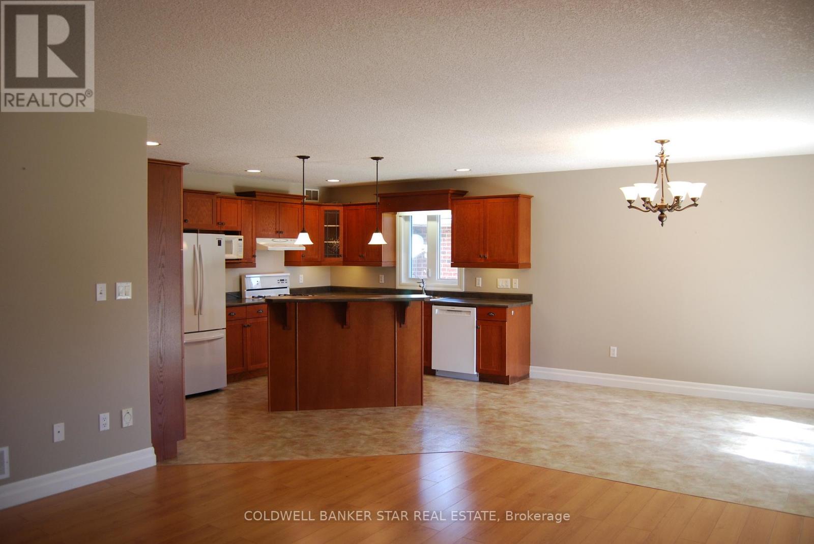 54 Treadwell Street, Aylmer, Ontario  N5H 3J5 - Photo 7 - X12379368