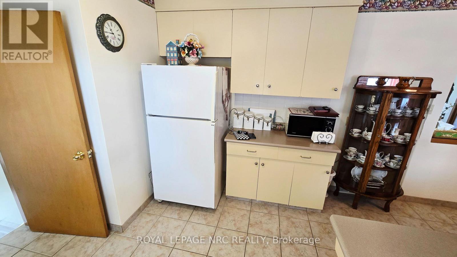 122 Wellington Street N, Welland, Ontario  L3B 1B3 - Photo 10 - X12379374