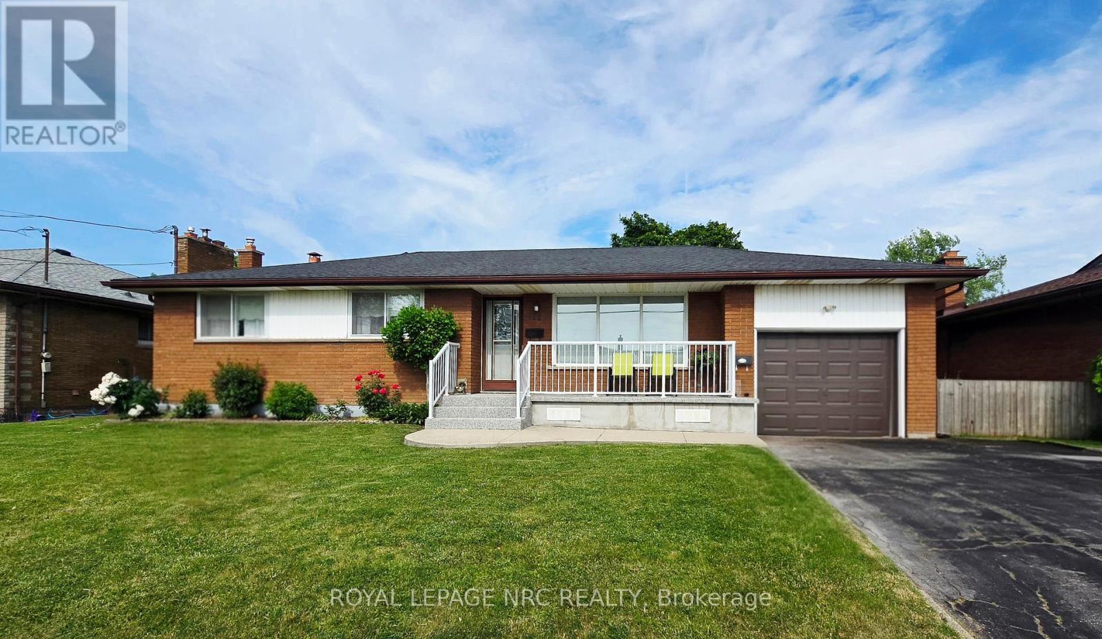 122 Wellington Street N, Welland, Ontario  L3B 1B3 - Photo 2 - X12379374
