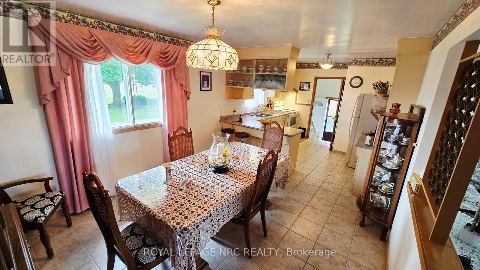 122 Wellington Street N, Welland, Ontario  L3B 1B3 - Photo 7 - X12379374