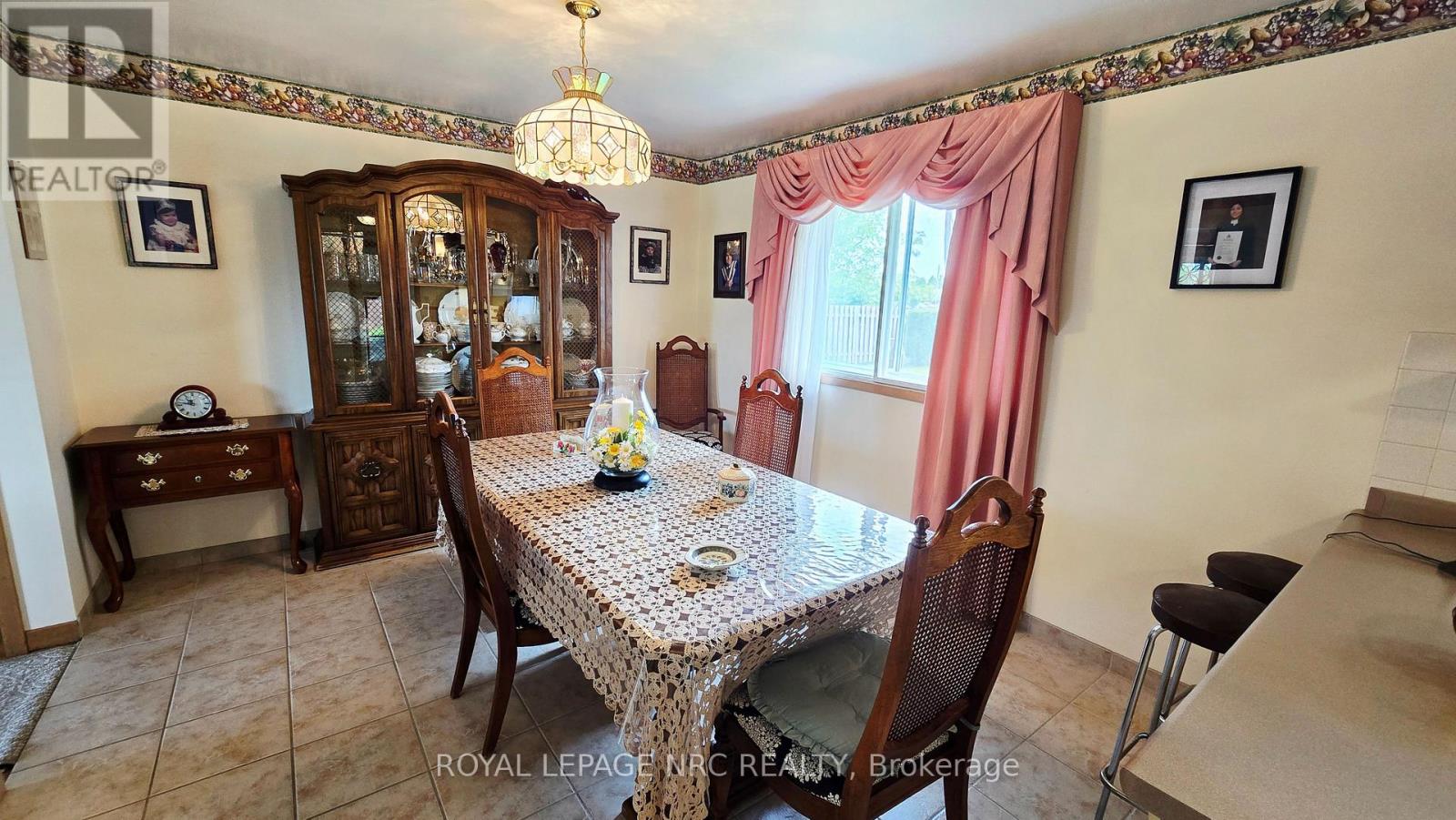 122 Wellington Street N, Welland, Ontario  L3B 1B3 - Photo 8 - X12379374