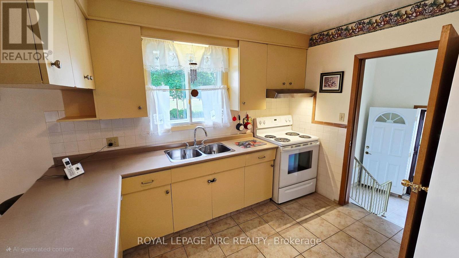122 Wellington Street N, Welland, Ontario  L3B 1B3 - Photo 9 - X12379374