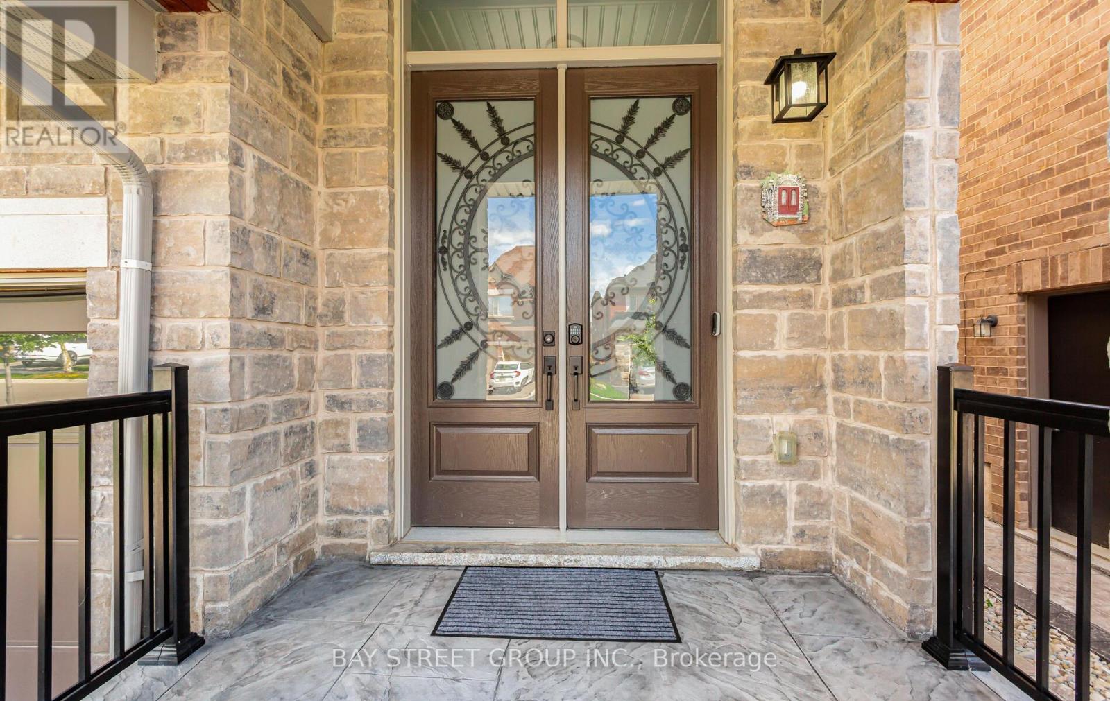 488 Parent Place, Milton, Ontario  L9E 1L4 - Photo 5 - W12379401