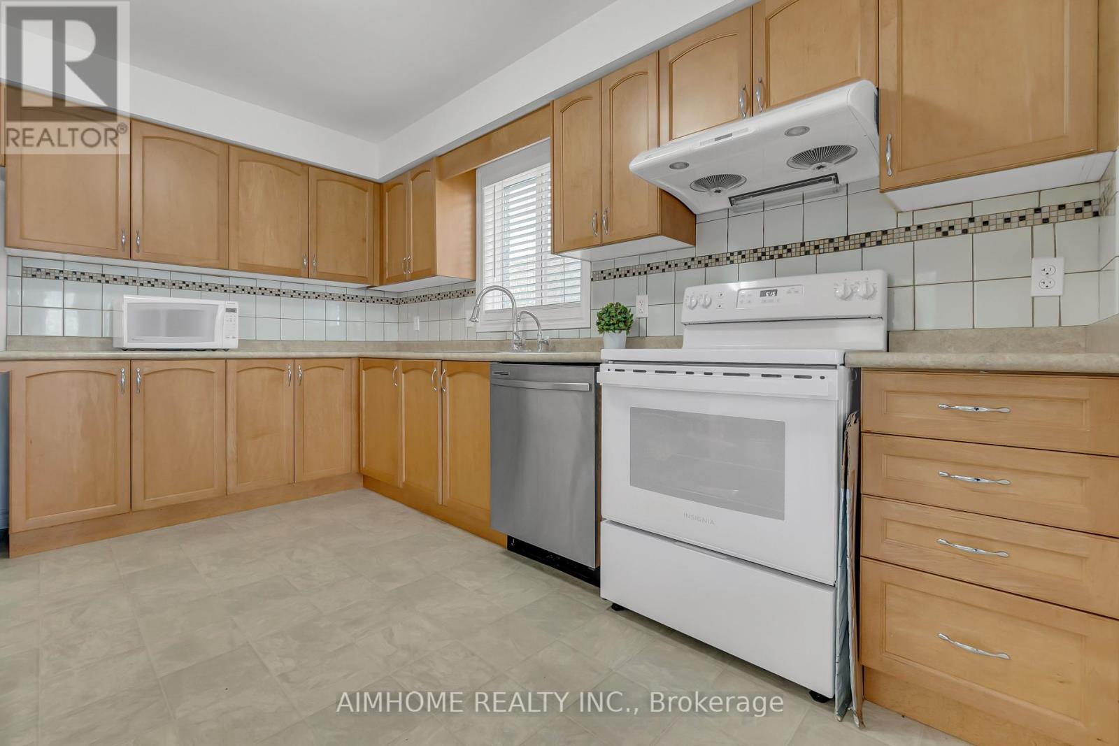 20 Wilkie Crescent, Guelph (Pineridge/westminster Woods), Ontario  N1L 0B1 - Photo 7 - X12379384