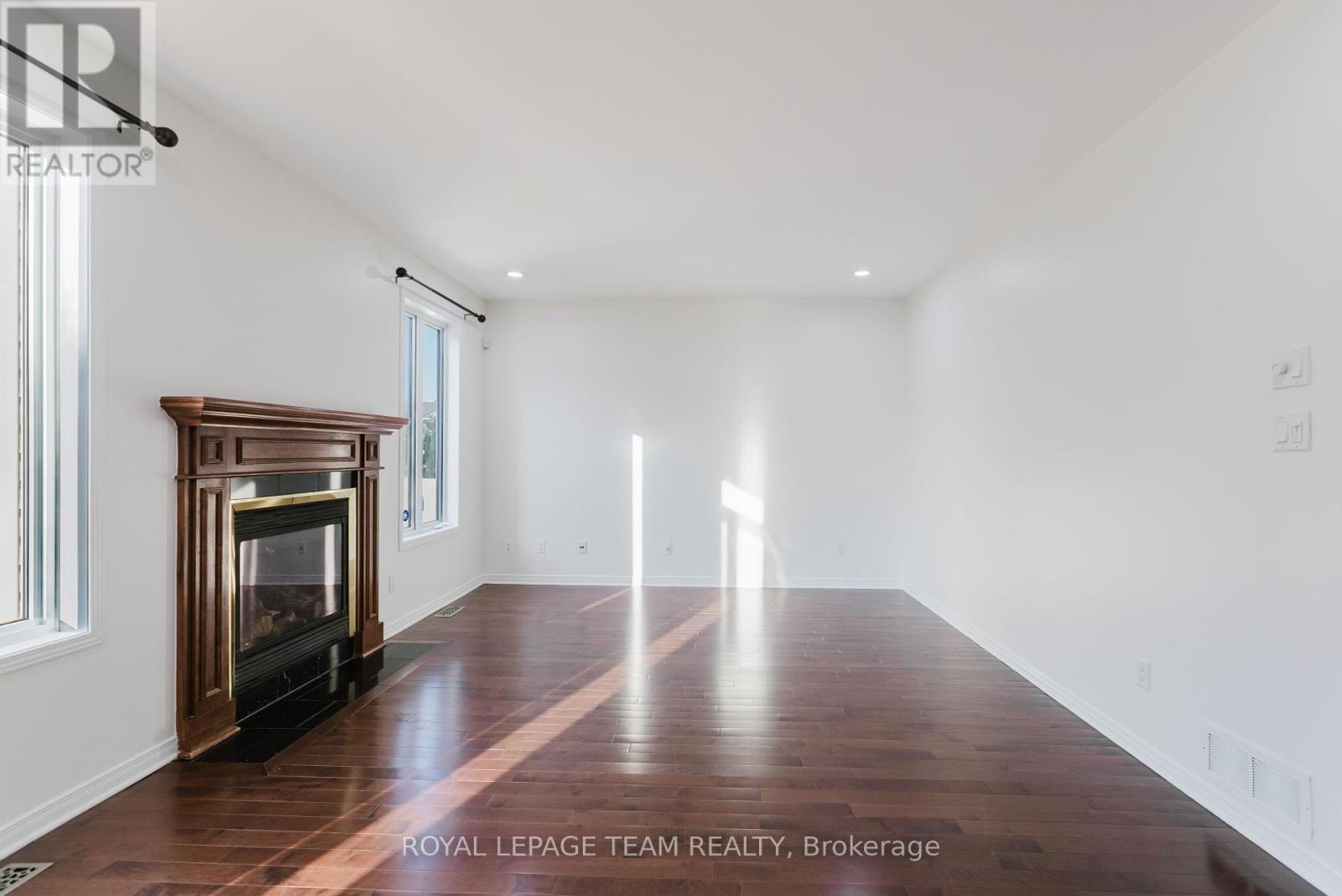 705 Clearbrook Drive, Ottawa, Ontario  K2J 5P1 - Photo 11 - X12379410