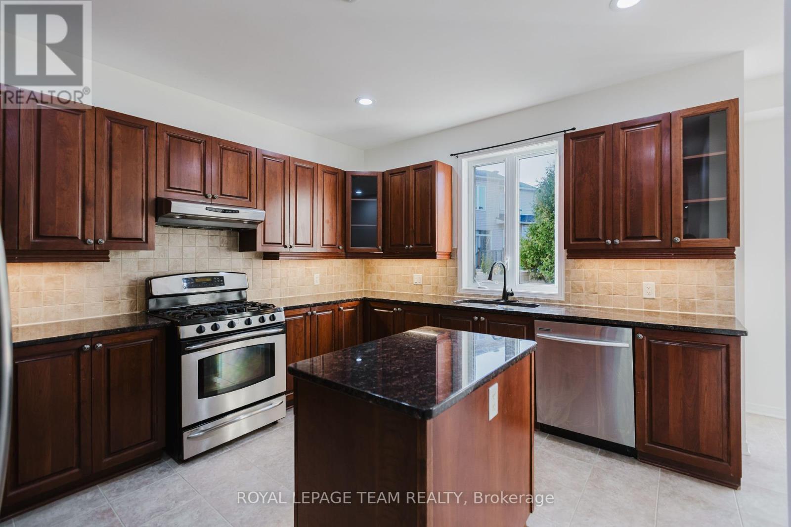 705 Clearbrook Drive, Ottawa, Ontario  K2J 5P1 - Photo 14 - X12379410