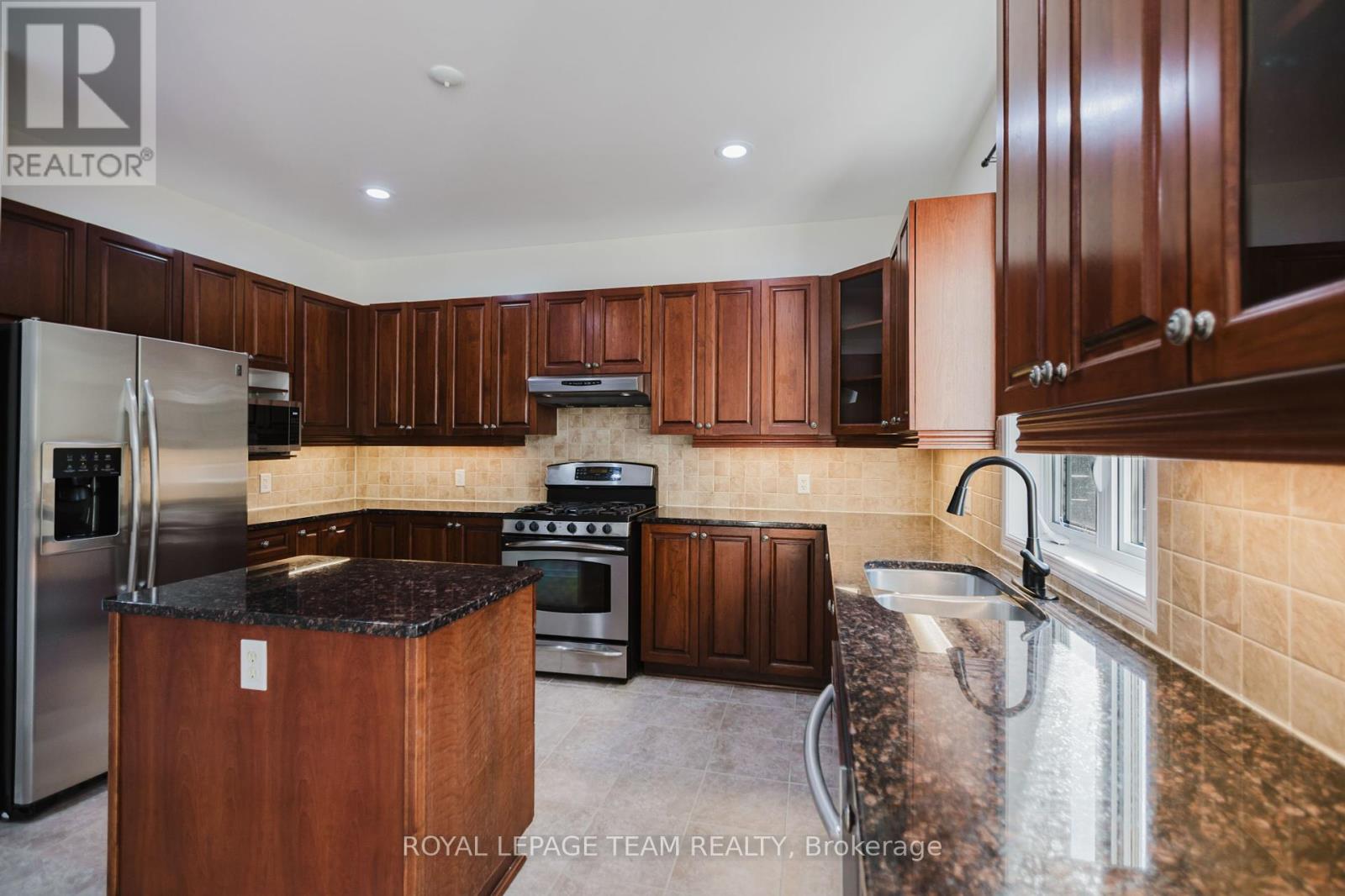 705 Clearbrook Drive, Ottawa, Ontario  K2J 5P1 - Photo 15 - X12379410