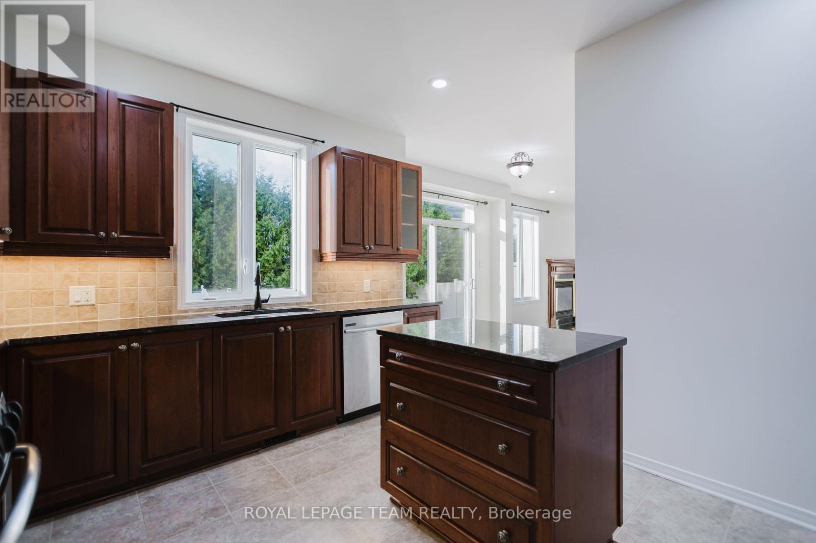 705 Clearbrook Drive, Ottawa, Ontario  K2J 5P1 - Photo 17 - X12379410
