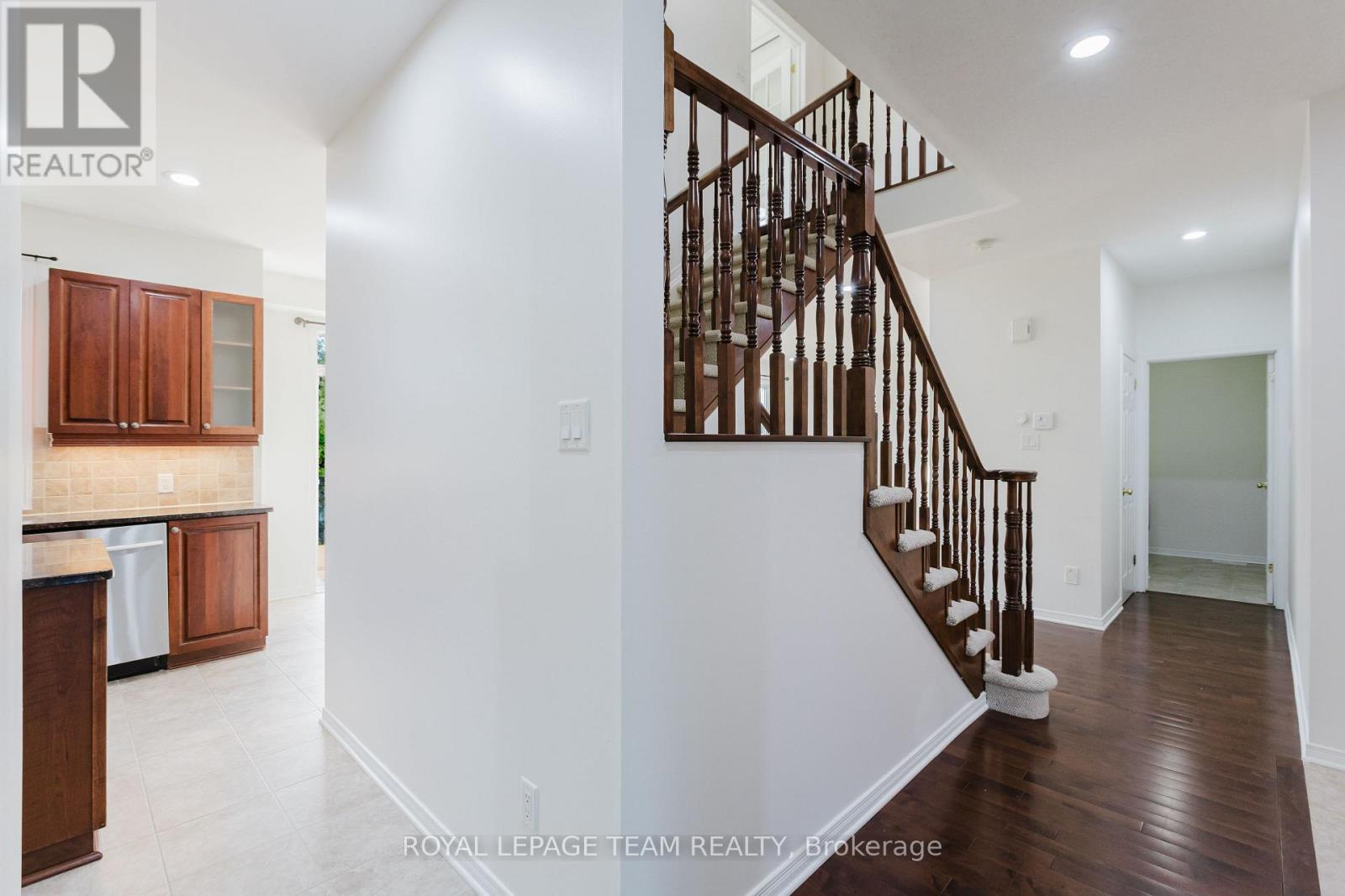 705 Clearbrook Drive, Ottawa, Ontario  K2J 5P1 - Photo 18 - X12379410