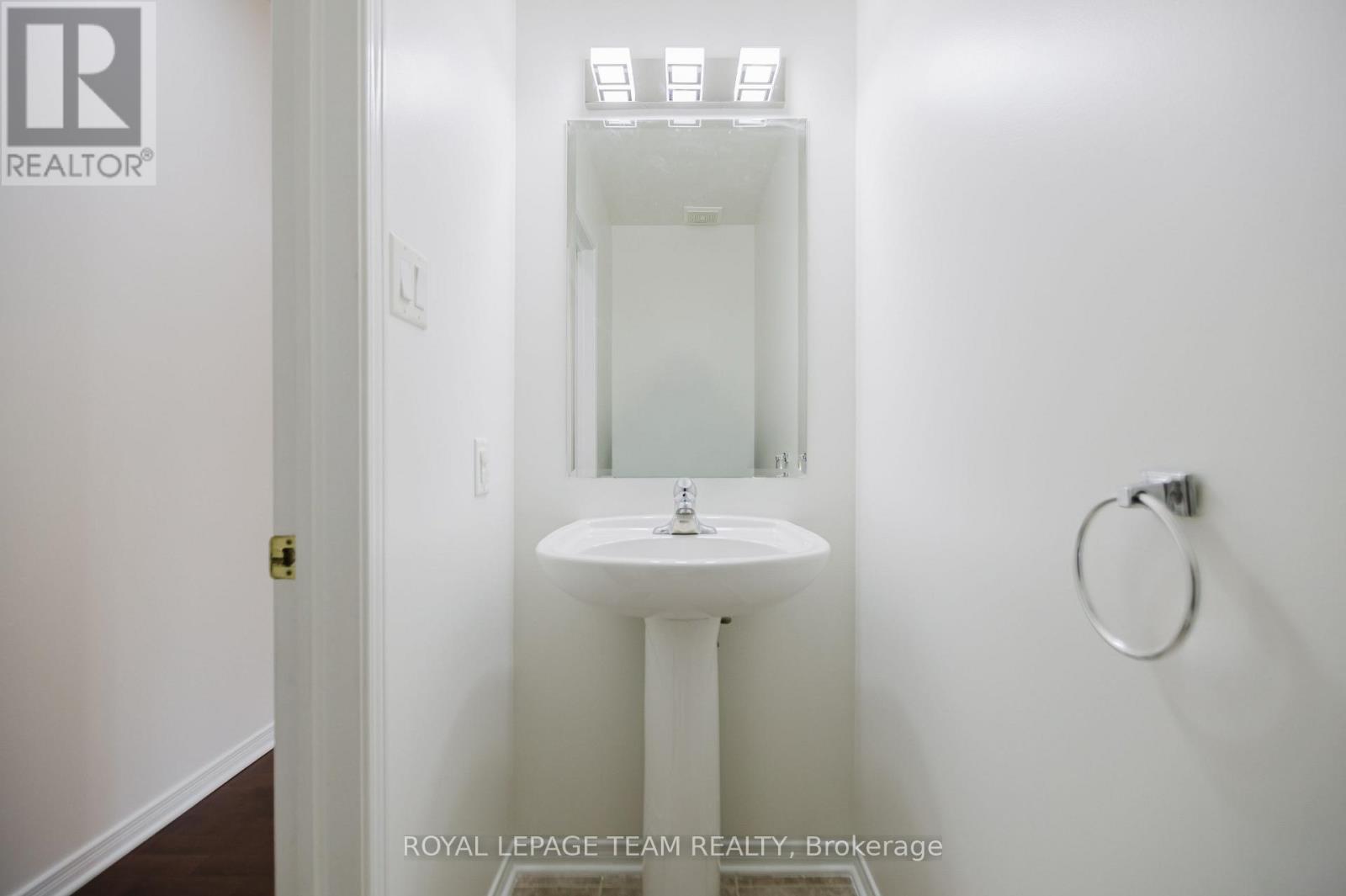 705 Clearbrook Drive, Ottawa, Ontario  K2J 5P1 - Photo 33 - X12379410