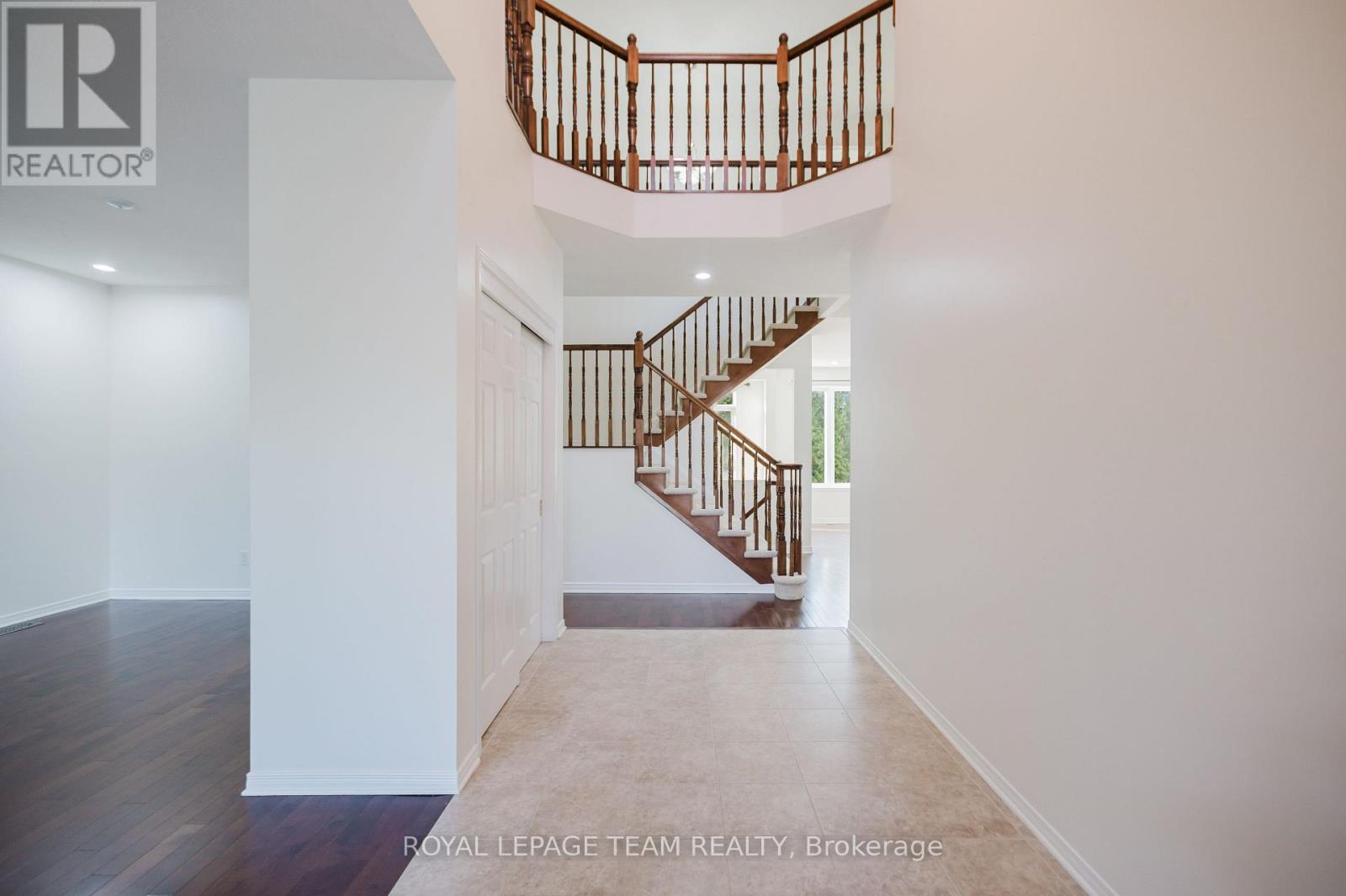 705 Clearbrook Drive, Ottawa, Ontario  K2J 5P1 - Photo 4 - X12379410