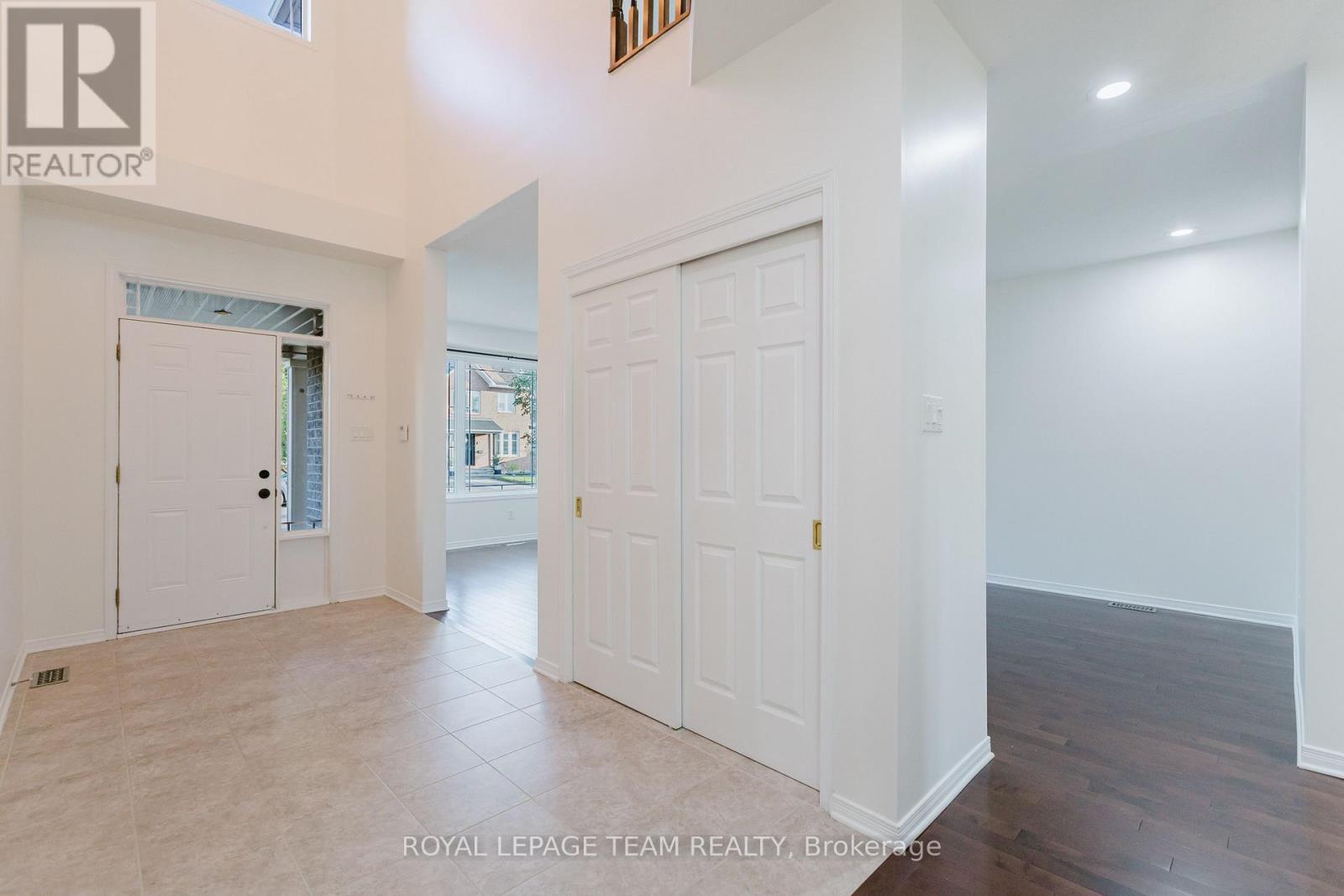 705 Clearbrook Drive, Ottawa, Ontario  K2J 5P1 - Photo 5 - X12379410