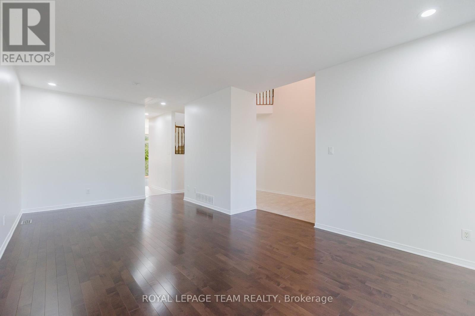705 Clearbrook Drive, Ottawa, Ontario  K2J 5P1 - Photo 6 - X12379410