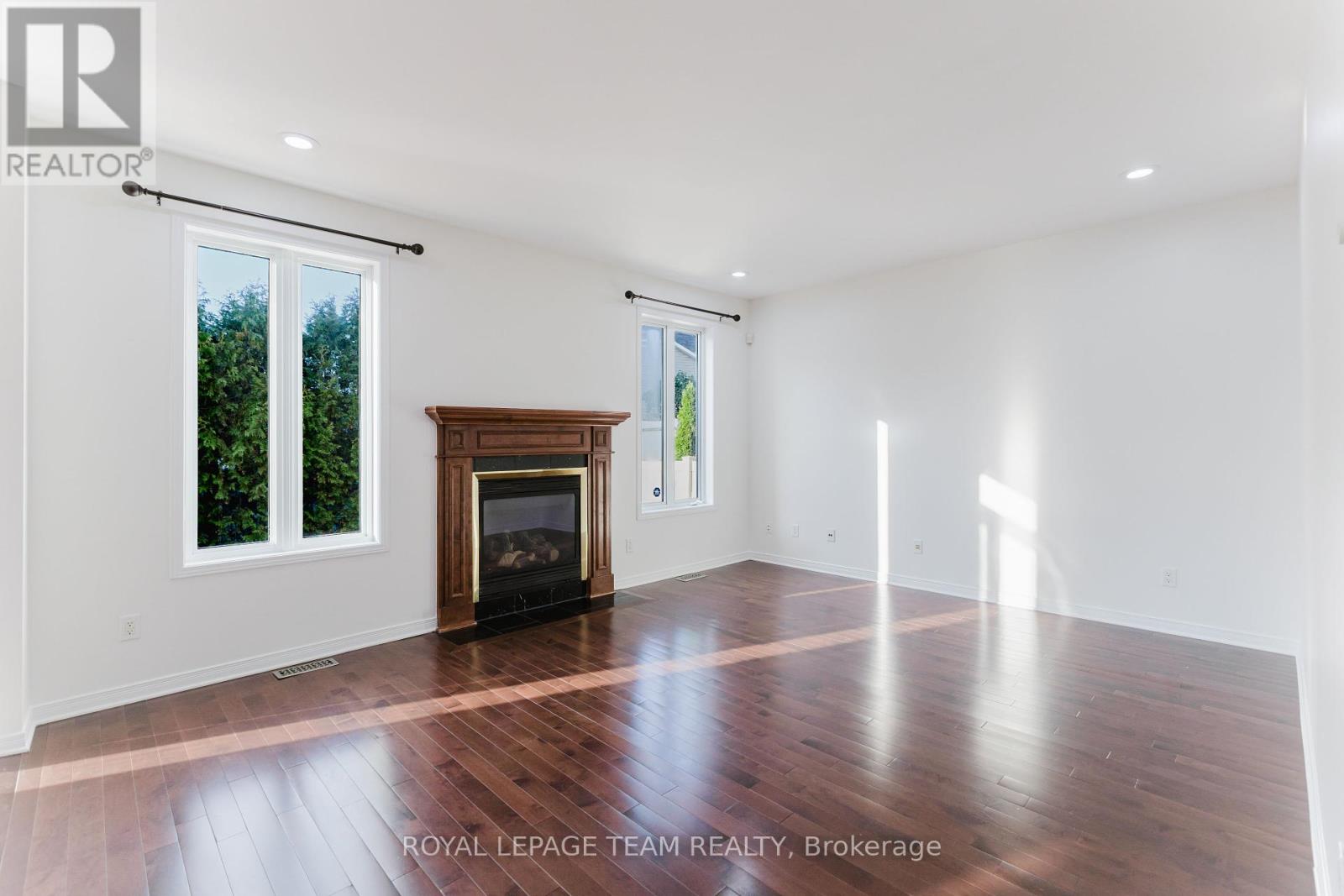 705 Clearbrook Drive, Ottawa, Ontario  K2J 5P1 - Photo 8 - X12379410