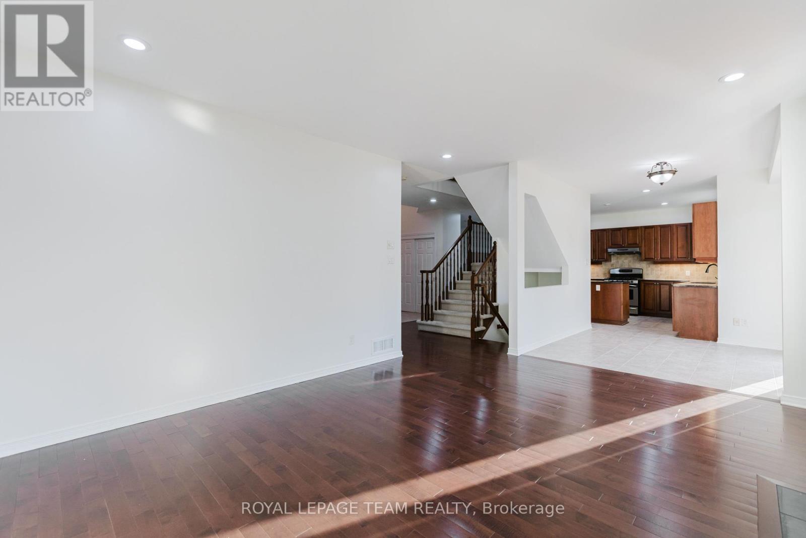 705 Clearbrook Drive, Ottawa, Ontario  K2J 5P1 - Photo 9 - X12379410