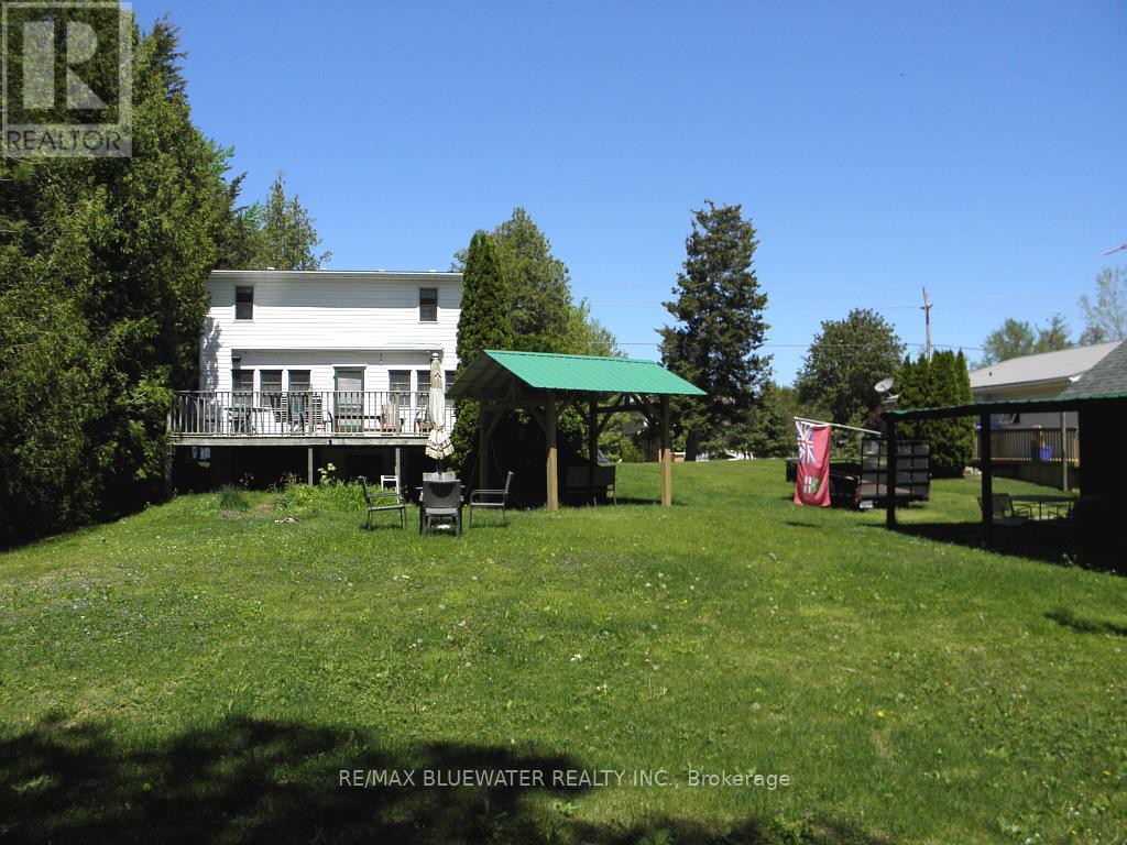 6493 West Parkway Drive, Lambton Shores, Ontario  N0N 1J2 - Photo 10 - X12379405