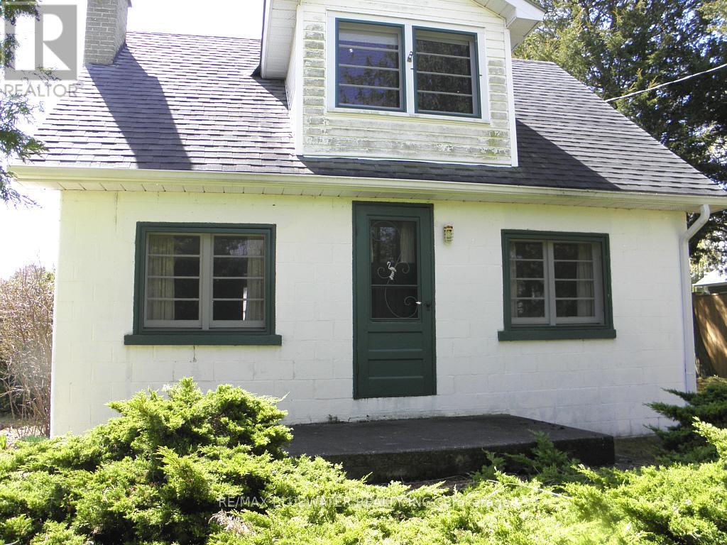 6493 West Parkway Drive, Lambton Shores, Ontario  N0N 1J2 - Photo 2 - X12379405