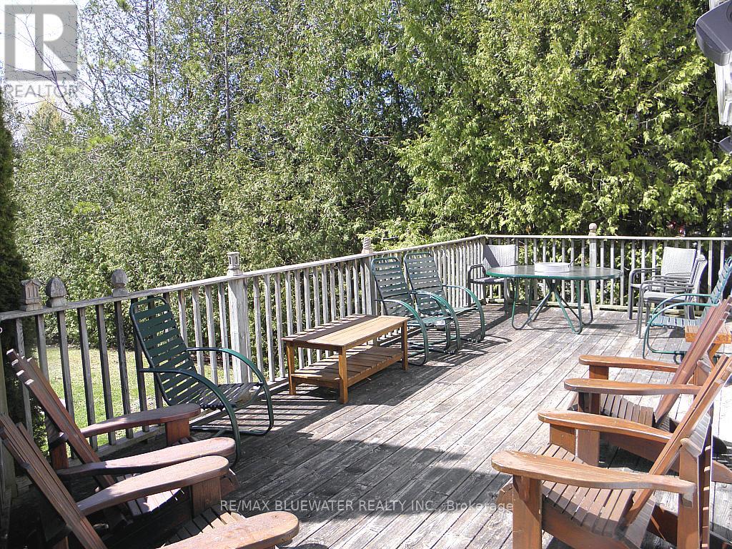 6493 West Parkway Drive, Lambton Shores, Ontario  N0N 1J2 - Photo 21 - X12379405