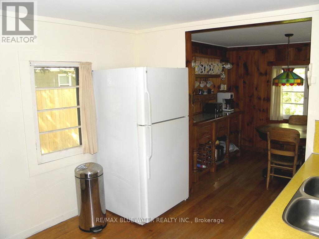 6493 West Parkway Drive, Lambton Shores, Ontario  N0N 1J2 - Photo 25 - X12379405