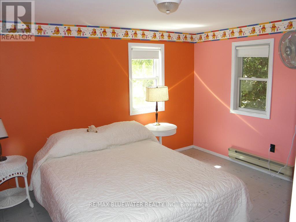 6493 West Parkway Drive, Lambton Shores, Ontario  N0N 1J2 - Photo 36 - X12379405