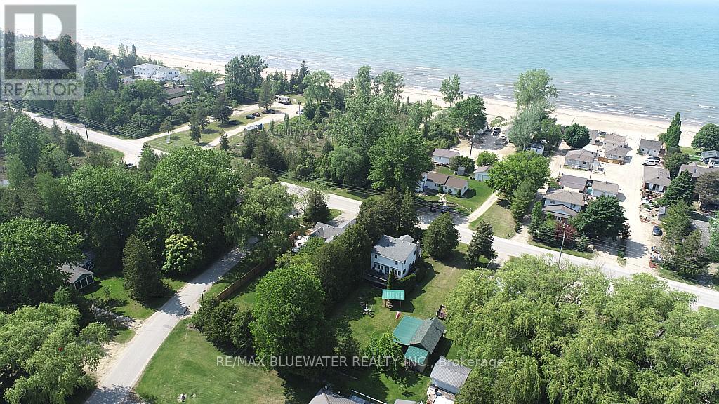 6493 West Parkway Drive, Lambton Shores, Ontario  N0N 1J2 - Photo 42 - X12379405