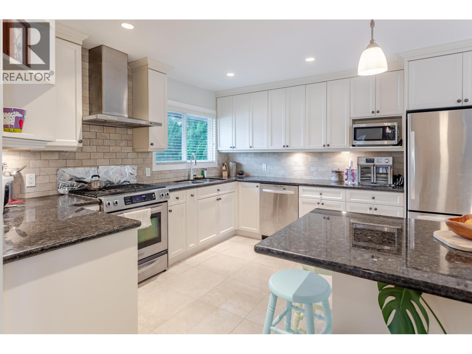 4628 Rumble Street, Burnaby, British Columbia  V5J 2A7 - Photo 8 - R3043490