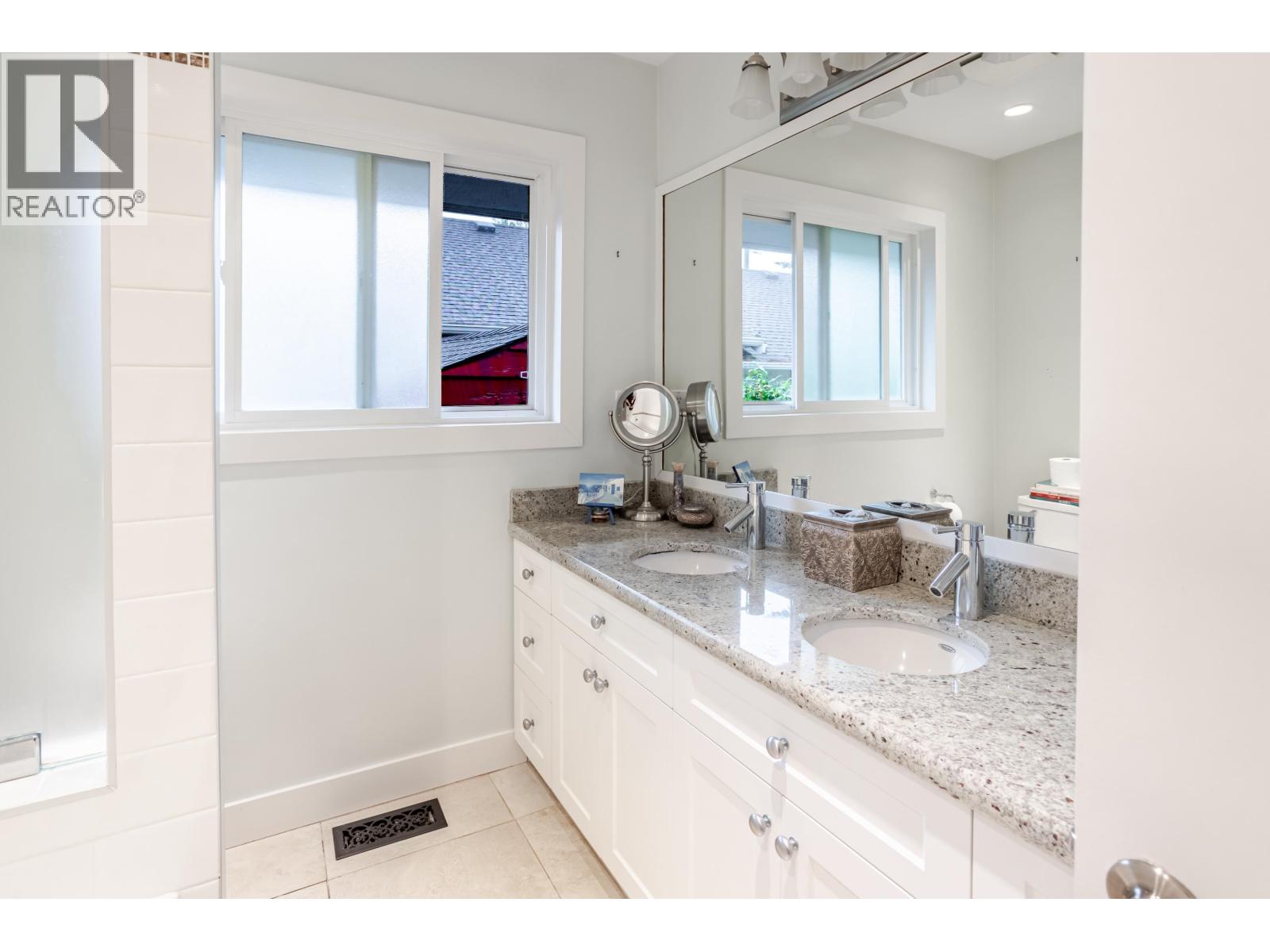4628 Rumble Street, Burnaby, British Columbia  V5J 2A7 - Photo 13 - R3043490