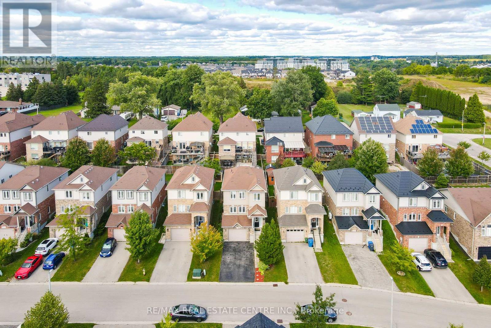 Property at 110 OAKES CRESCENT image 3