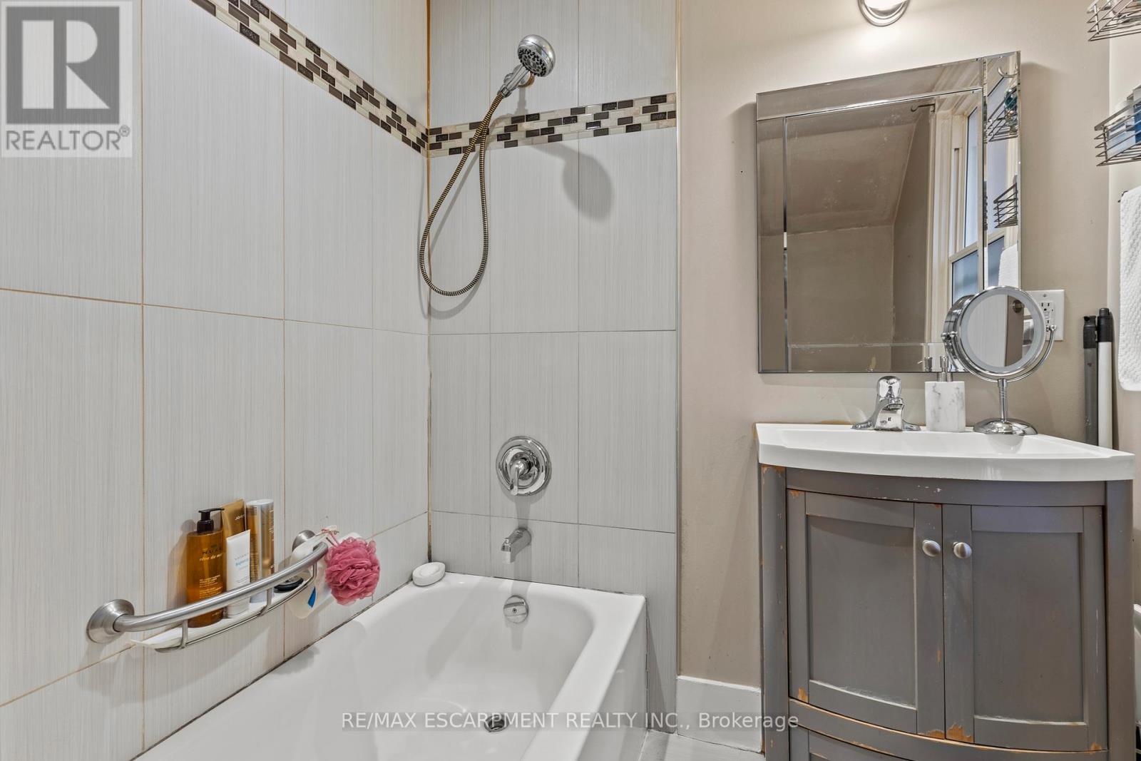 181 West Avenue, Hamilton, Ontario  L8L 5C7 - Photo 12 - X12379415