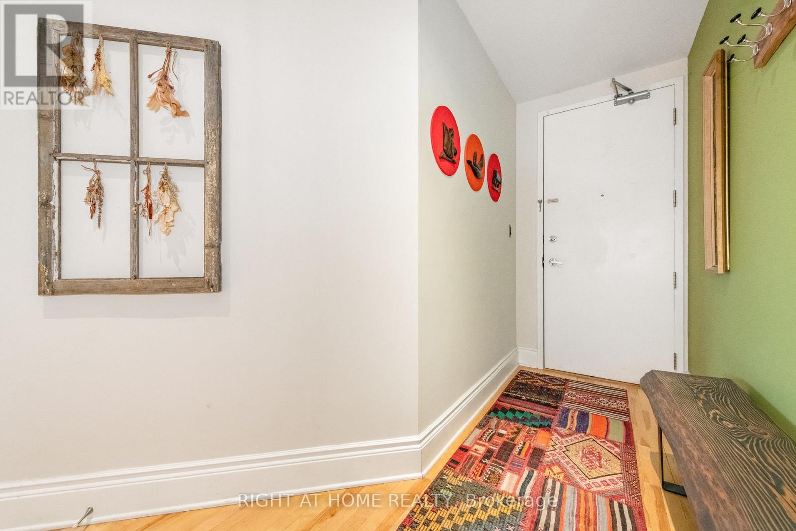 504 - 364 Cooper Street, Ottawa, Ontario  K2P 2P3 - Photo 4 - X12379434