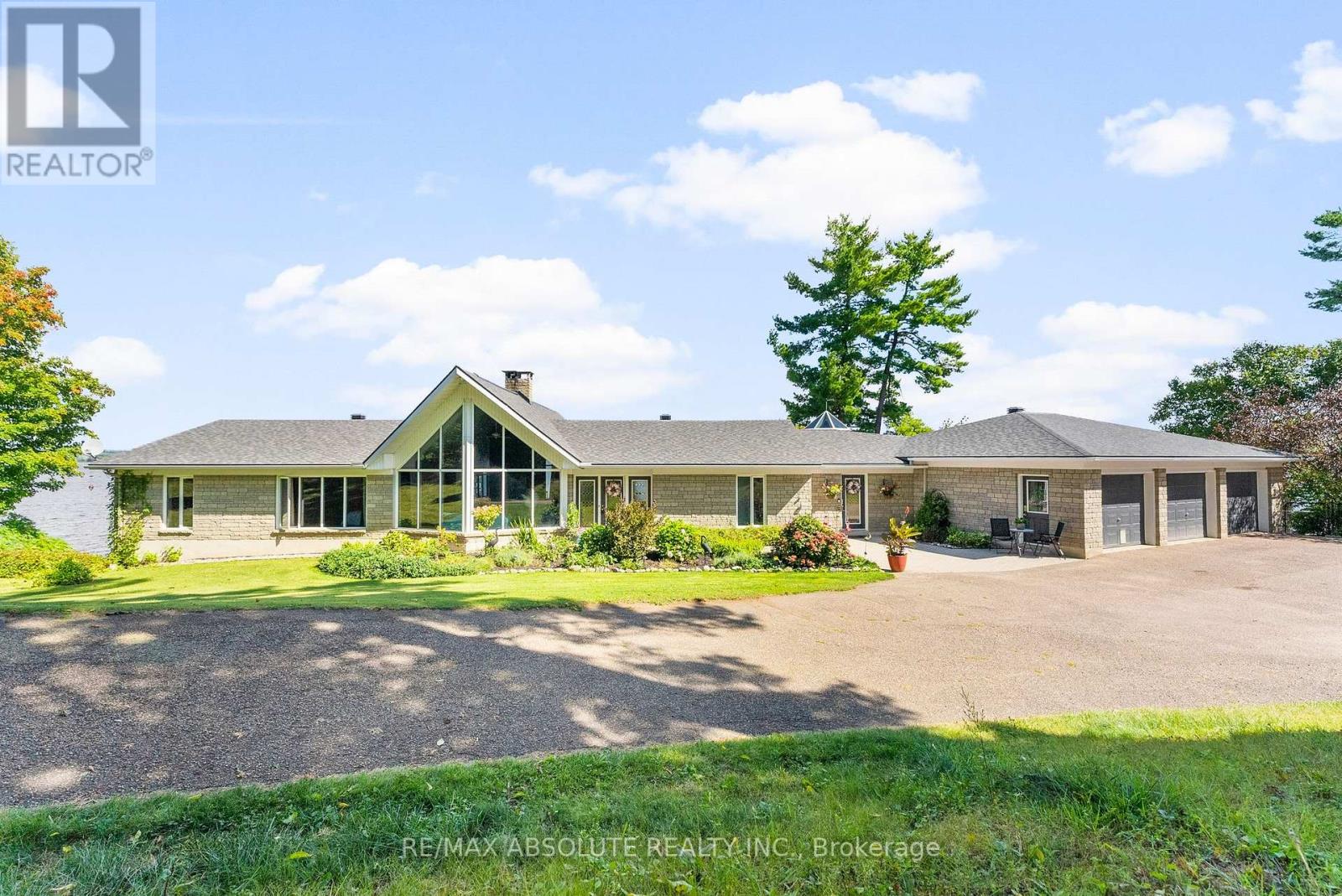 1724 River Road, Mcnab/braeside, Ontario  K0A 1G0 - Photo 1 - X12379441