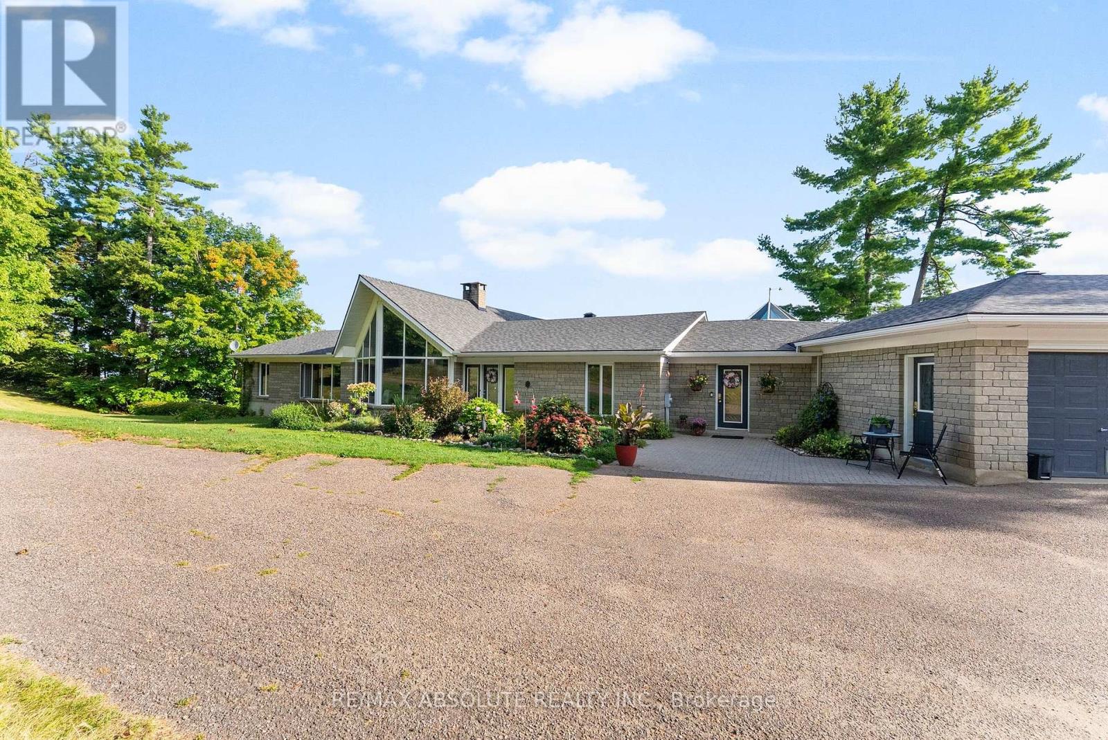 1724 River Road, Mcnab/braeside, Ontario  K0A 1G0 - Photo 2 - X12379441