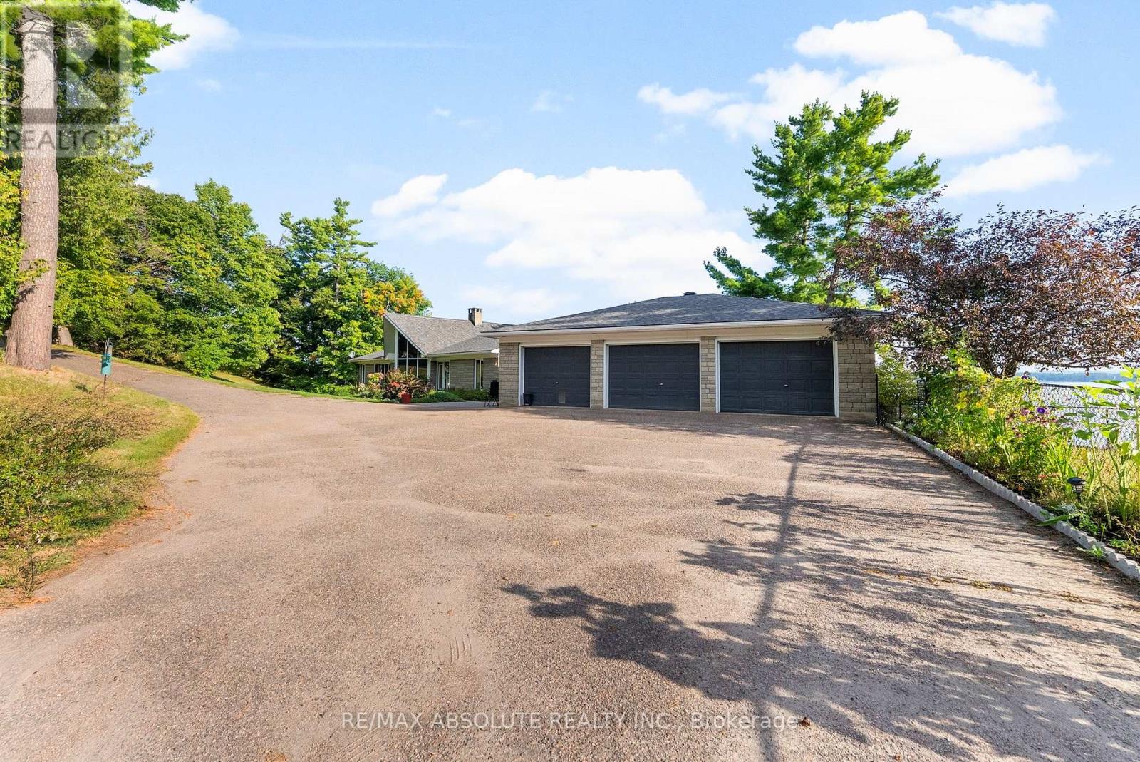 1724 River Road, Mcnab/braeside, Ontario  K0A 1G0 - Photo 3 - X12379441