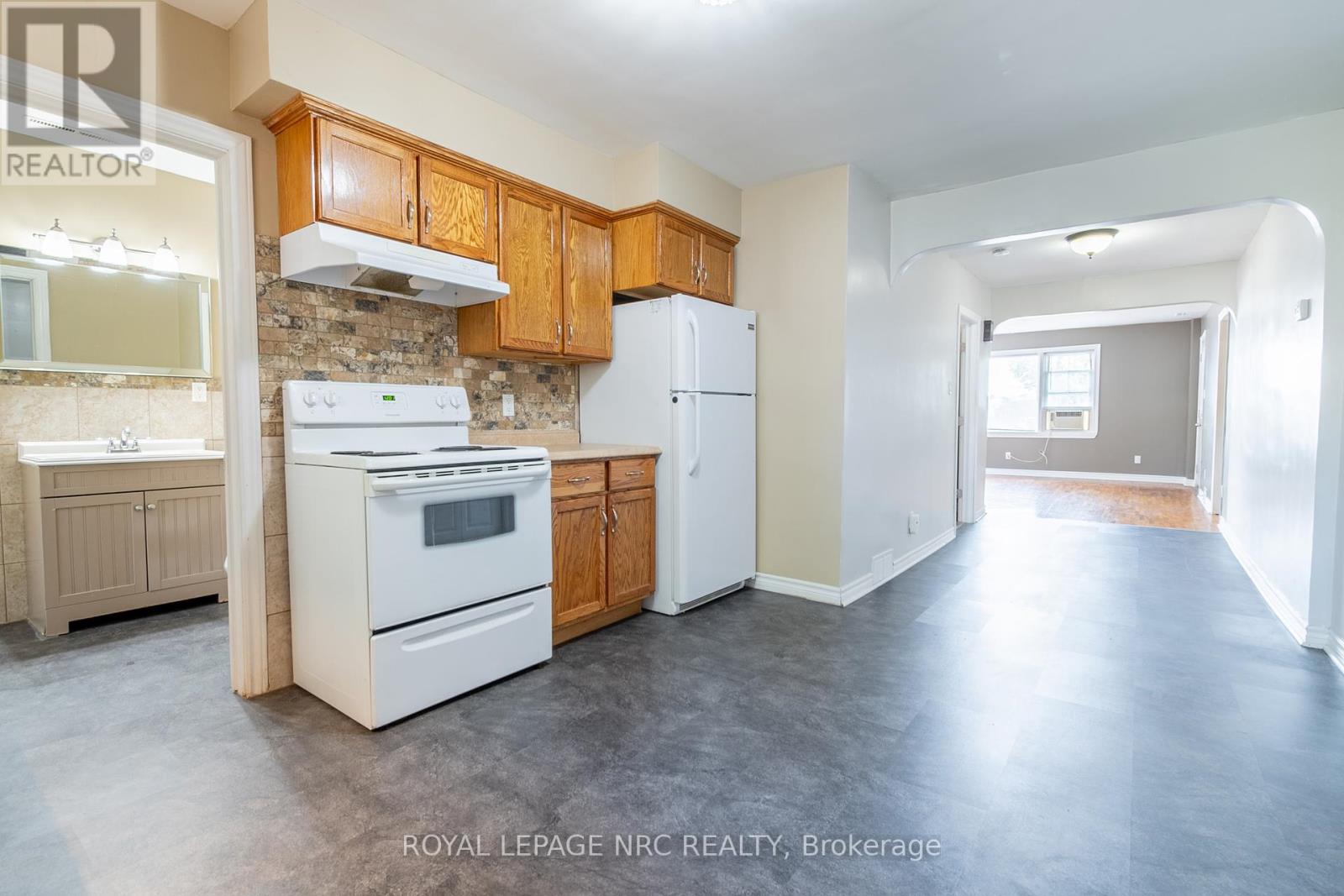 732-734 Steele Street, Port Colborne, Ontario  L3K 4Z2 - Photo 14 - X12379435