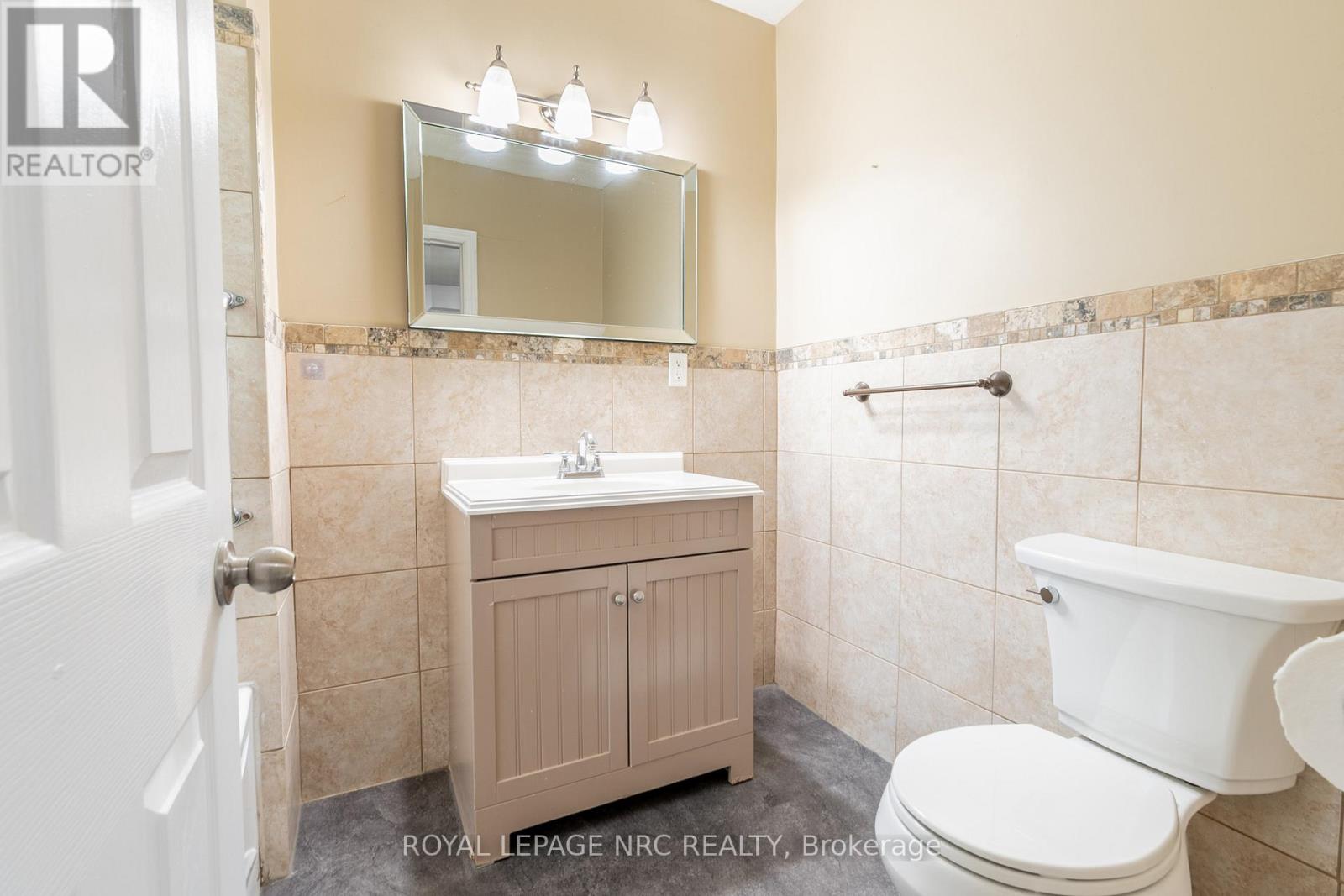 732-734 Steele Street, Port Colborne, Ontario  L3K 4Z2 - Photo 15 - X12379435
