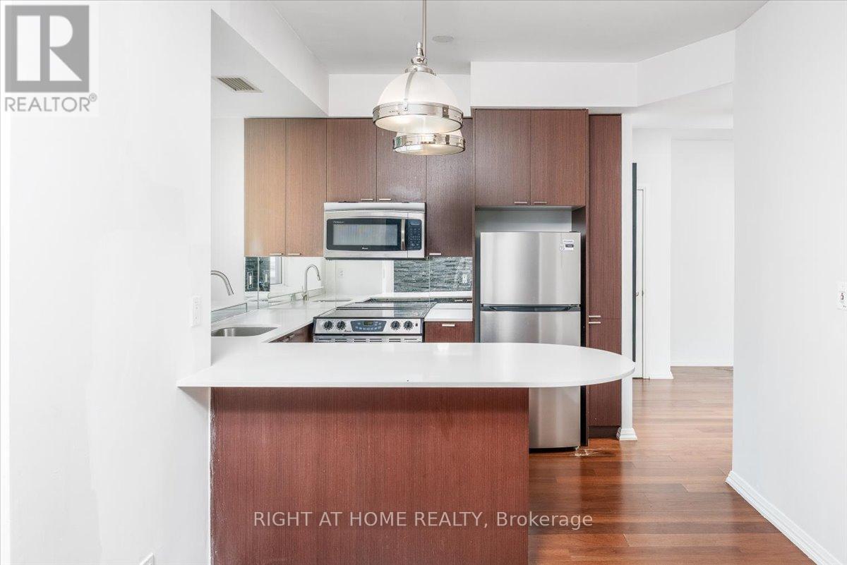 517 - 35 Hayden Street, Toronto, Ontario  M4Y 3C3 - Photo 9 - C12379426
