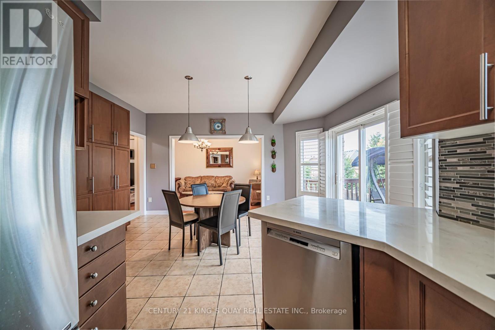 46 Pepperberry Road, Vaughan (Patterson), Ontario  L4J 8W9 - Photo 9 - N12379448