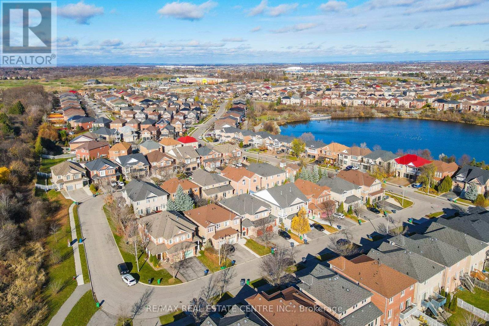 31 Martree Crescent, Brampton, Ontario  L6V 4R3 - Photo 3 - W12379444