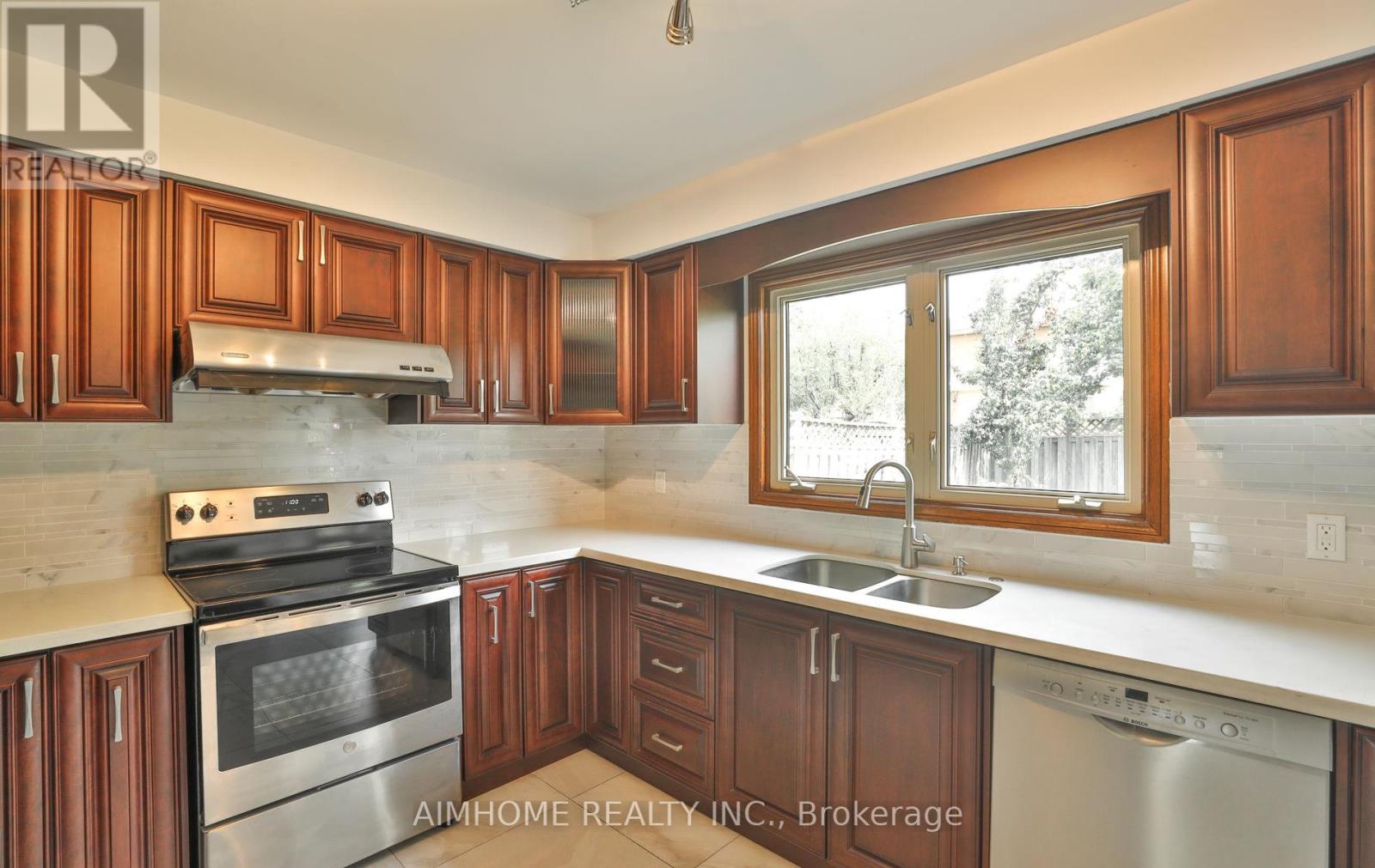 1339 Windrush Drive, Oakville, Ontario  L6M 1W4 - Photo 12 - W12379465